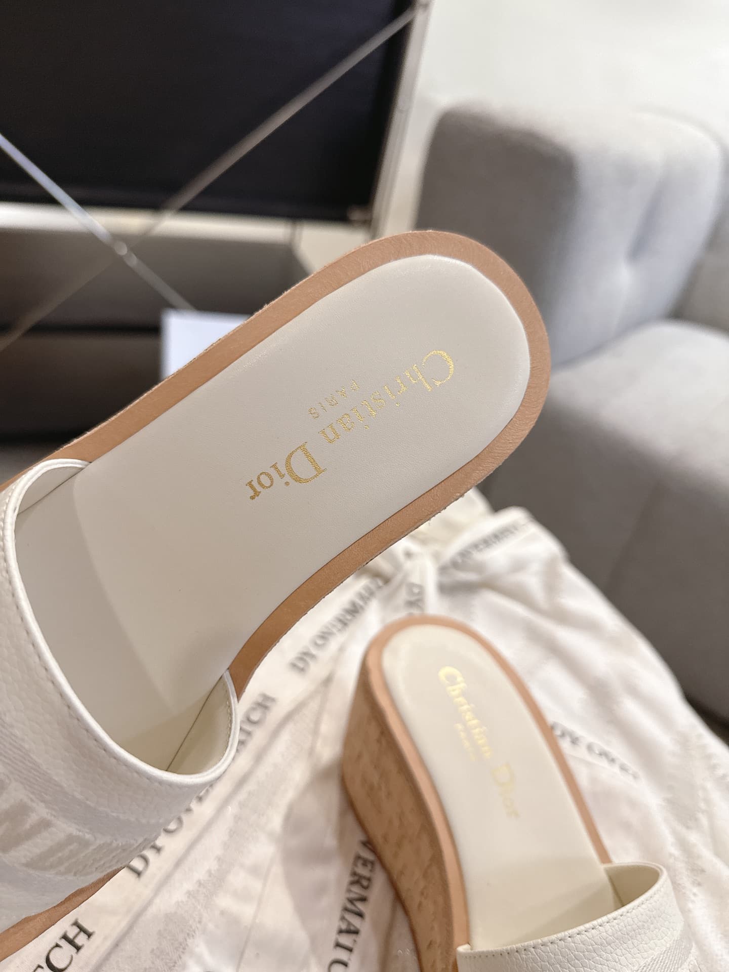 D5979 Dior Dior 2025 – New spring/summer shoes with jelly-colored heeled design. Features a CD logo embroidered in three-dimensional style, thick soles, round toe, and multi-color design. It’s a comfortable slipper. — image 6