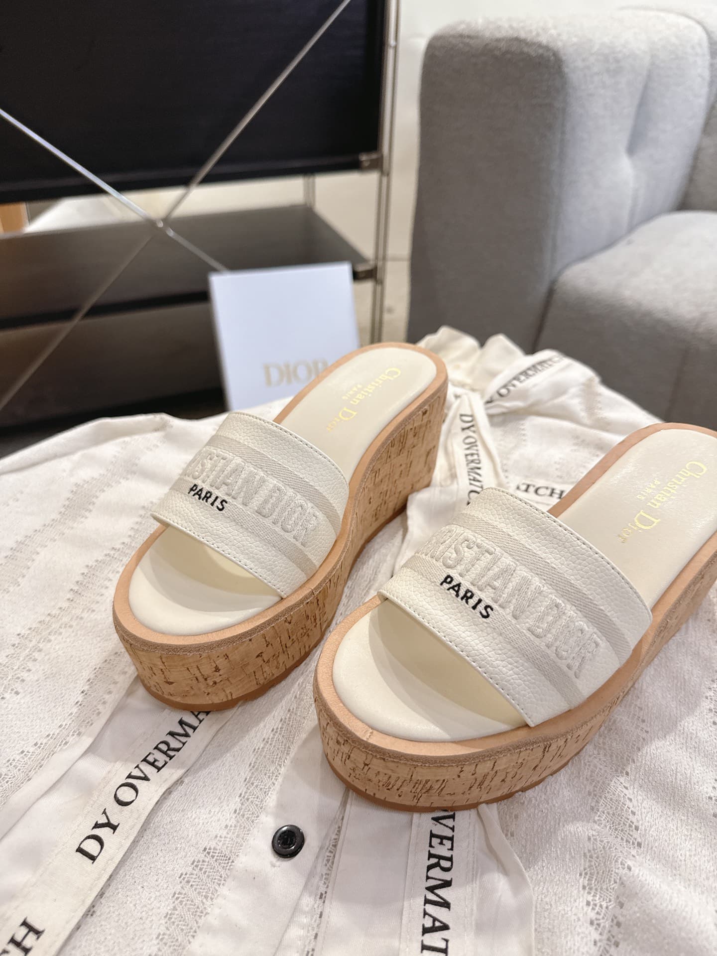D5979 Dior Dior 2025 – New spring/summer shoes with jelly-colored heeled design. Features a CD logo embroidered in three-dimensional style, thick soles, round toe, and multi-color design. It’s a comfortable slipper. — image 4