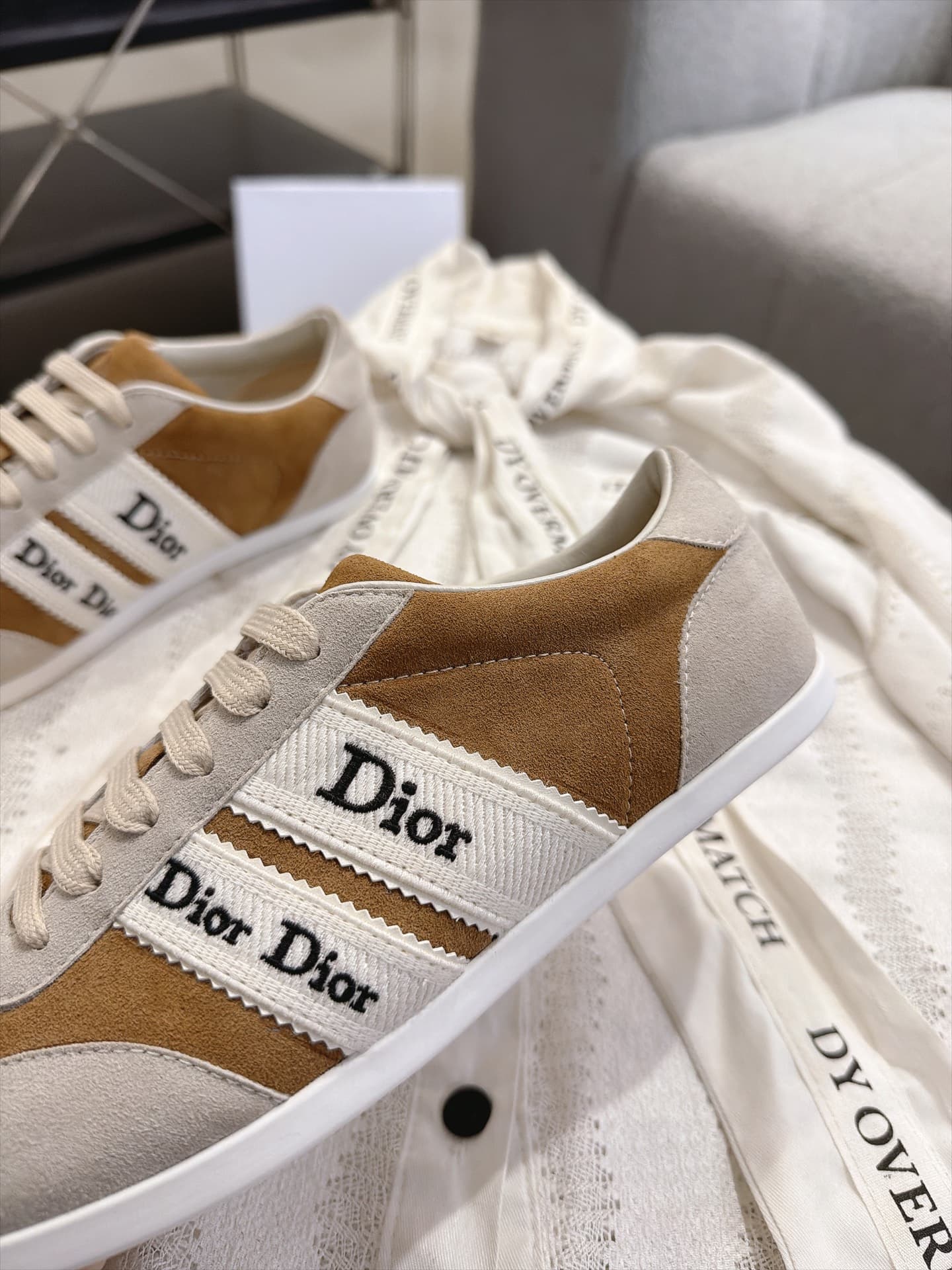D5867 Vintage/retro Dior Ribbon lace embroidered sneakers, retro Schuhe — image 4