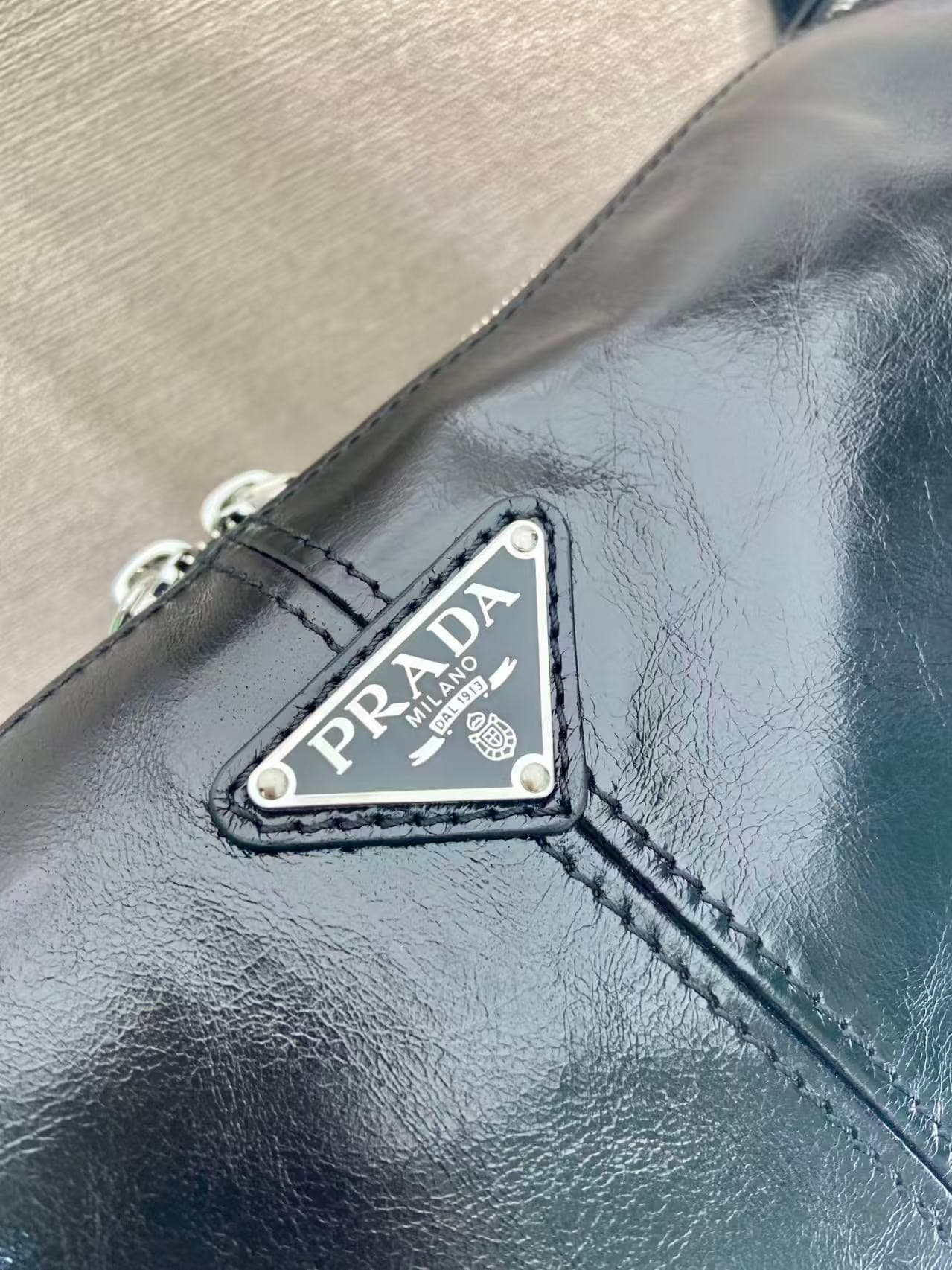 C6953 🎉 New oil-wax leather product🎉 2VH187 postman bag🎉🎉 — image 7