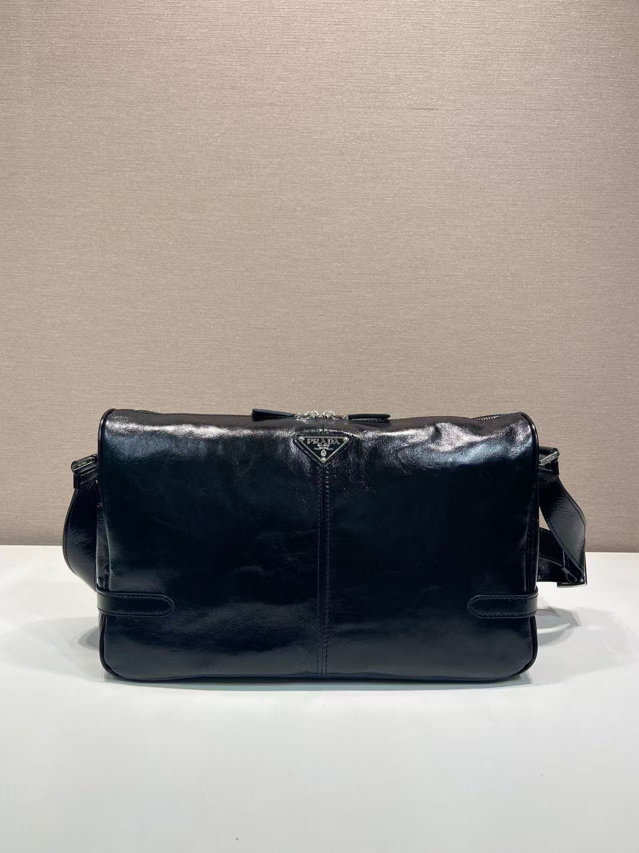 C6953 🎉 New oil-wax leather product🎉 2VH187 postman bag🎉🎉 — image 2