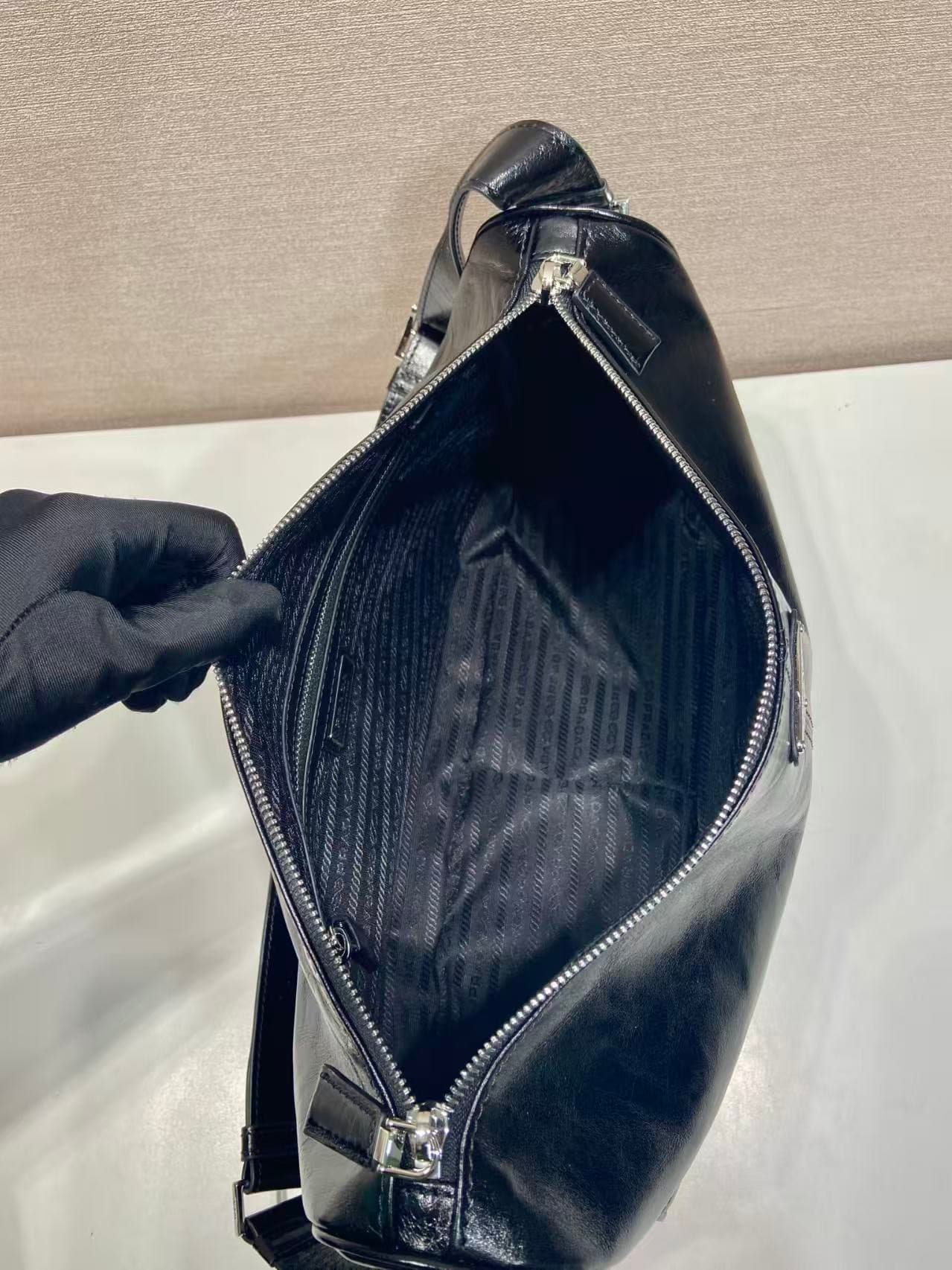 C6953 🎉 New oil-wax leather product🎉 2VH187 postman bag🎉🎉 — image 8