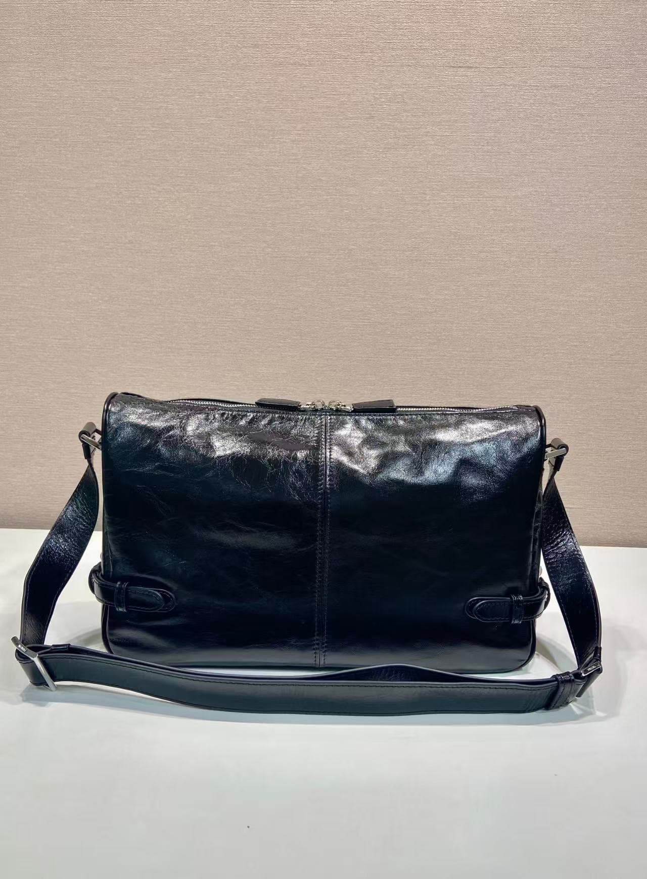 C6953 🎉 New oil-wax leather product🎉 2VH187 postman bag🎉🎉 — image 4
