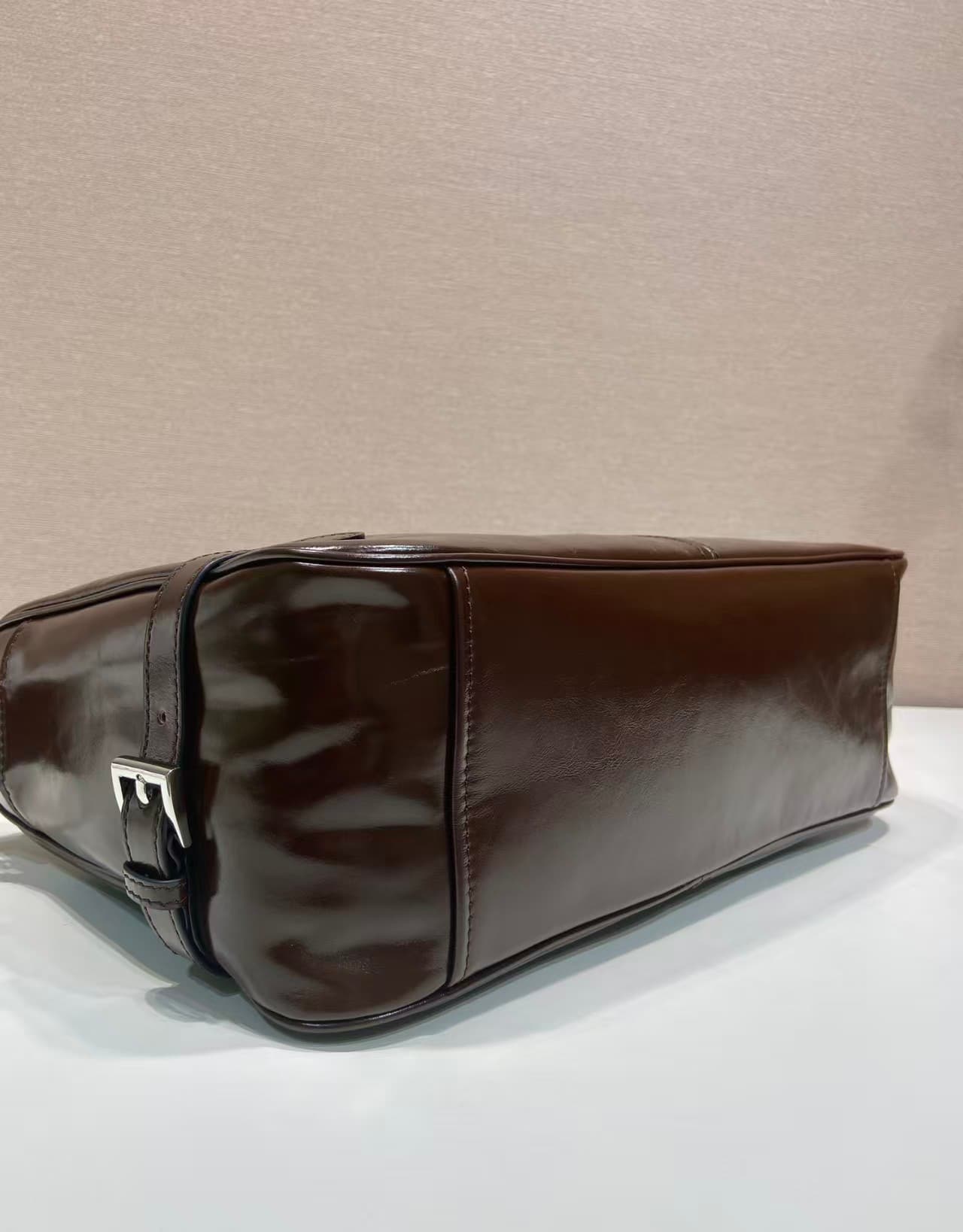 C6956 🎉 New oil-wax leather product🎉 2VH187 postman bag🎉🎉 — image 6
