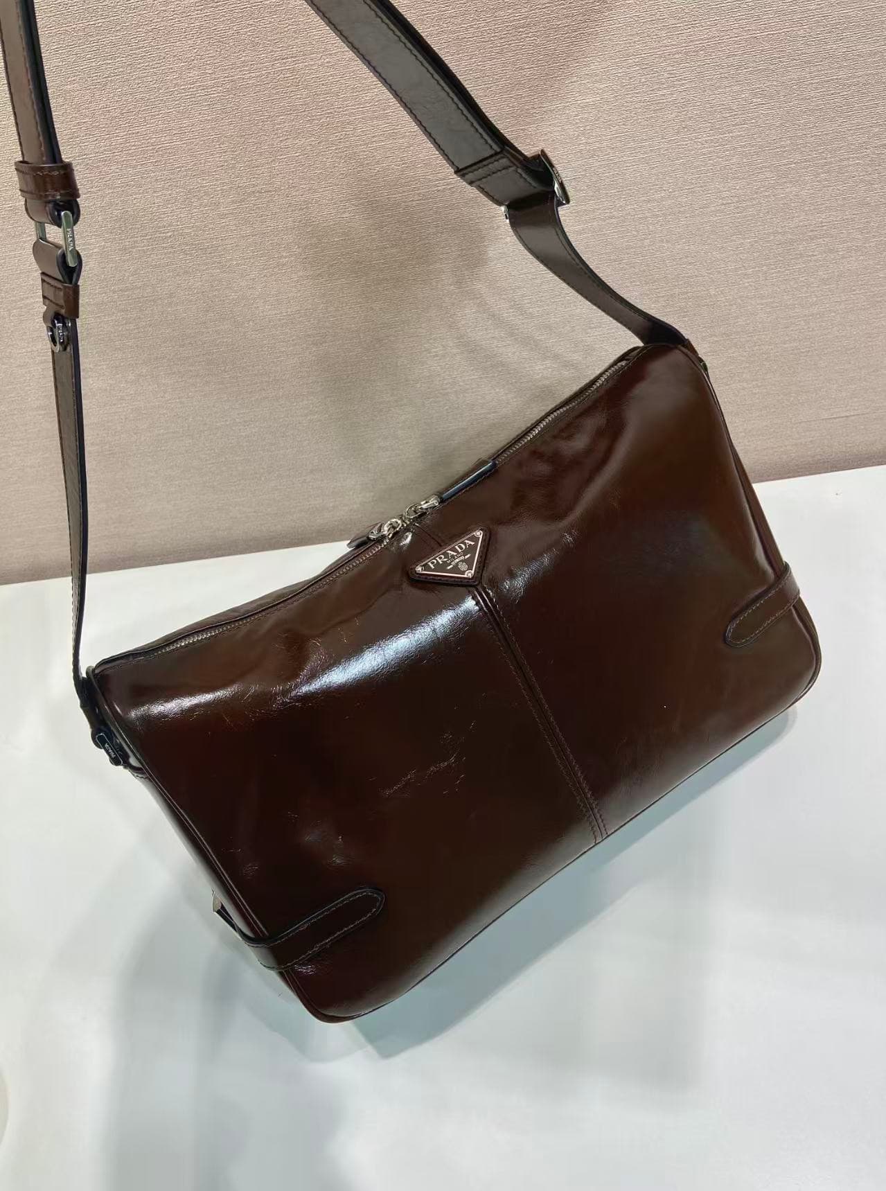 C6956 🎉 New oil-wax leather product🎉 2VH187 postman bag🎉🎉 — image 3
