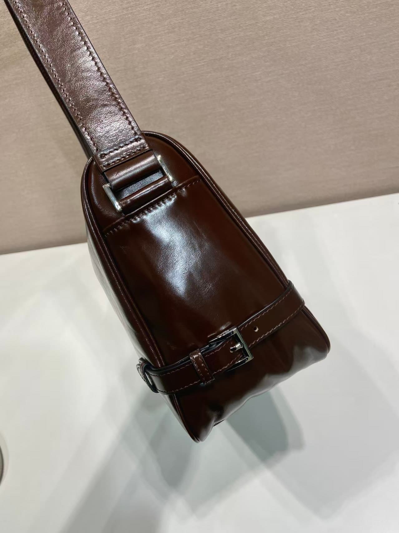 C6956 🎉 New oil-wax leather product🎉 2VH187 postman bag🎉🎉 — image 5
