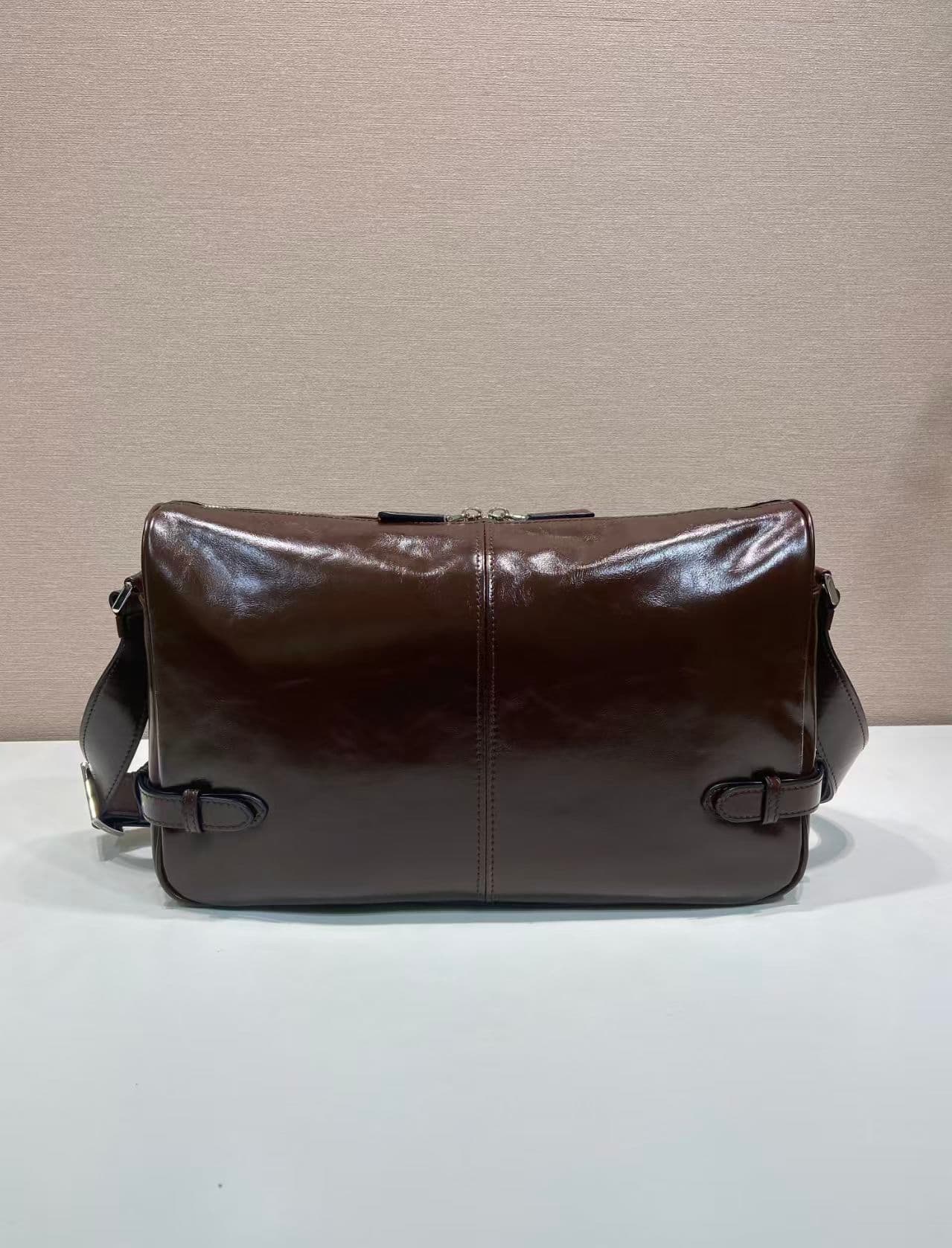 C6956 🎉 New oil-wax leather product🎉 2VH187 postman bag🎉🎉 — image 4