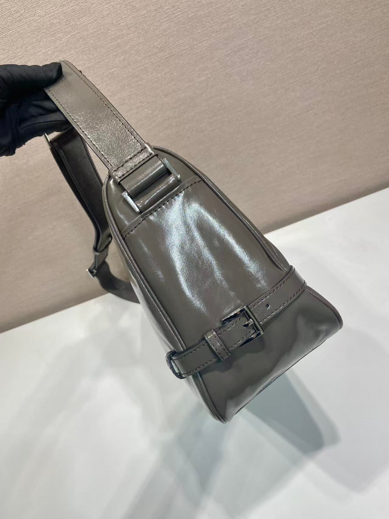 C6955 🎉 New oil-wax leather product🎉 2VH187 postman bag🎉🎉 — image 5