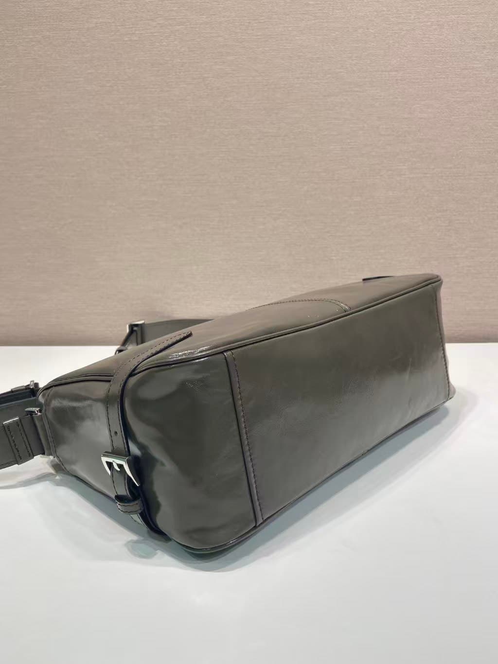 C6955 🎉 New oil-wax leather product🎉 2VH187 postman bag🎉🎉 — image 6