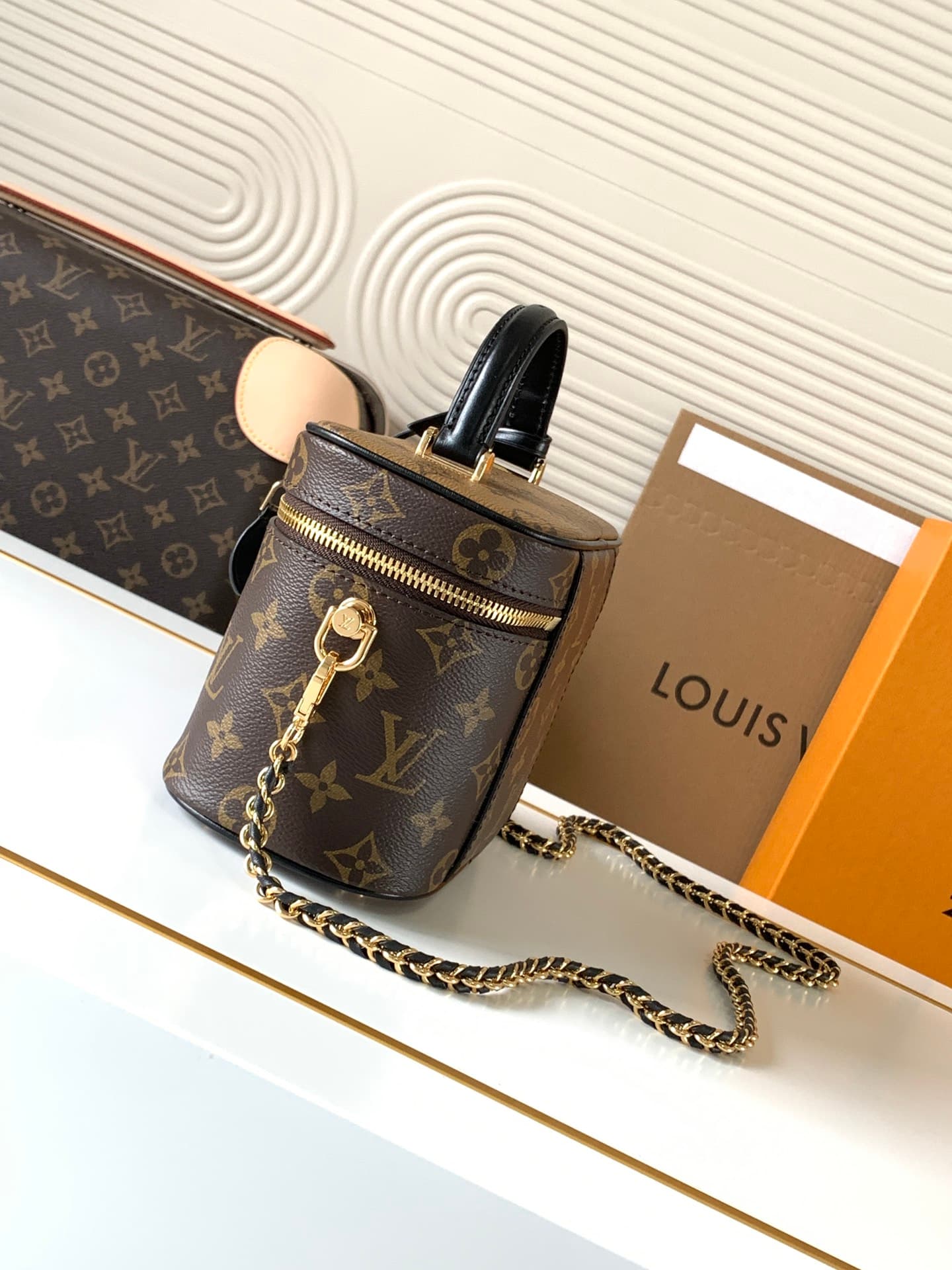 C5106 [Dynamic Chips] M45165 – High-quality original model [Exclusive background footage] 2020. During spring and summer, Nicolas Ghesquitère contributes to the contemporary style that Louis Vuitton continues to create for its travel line. This urban hand — image 2