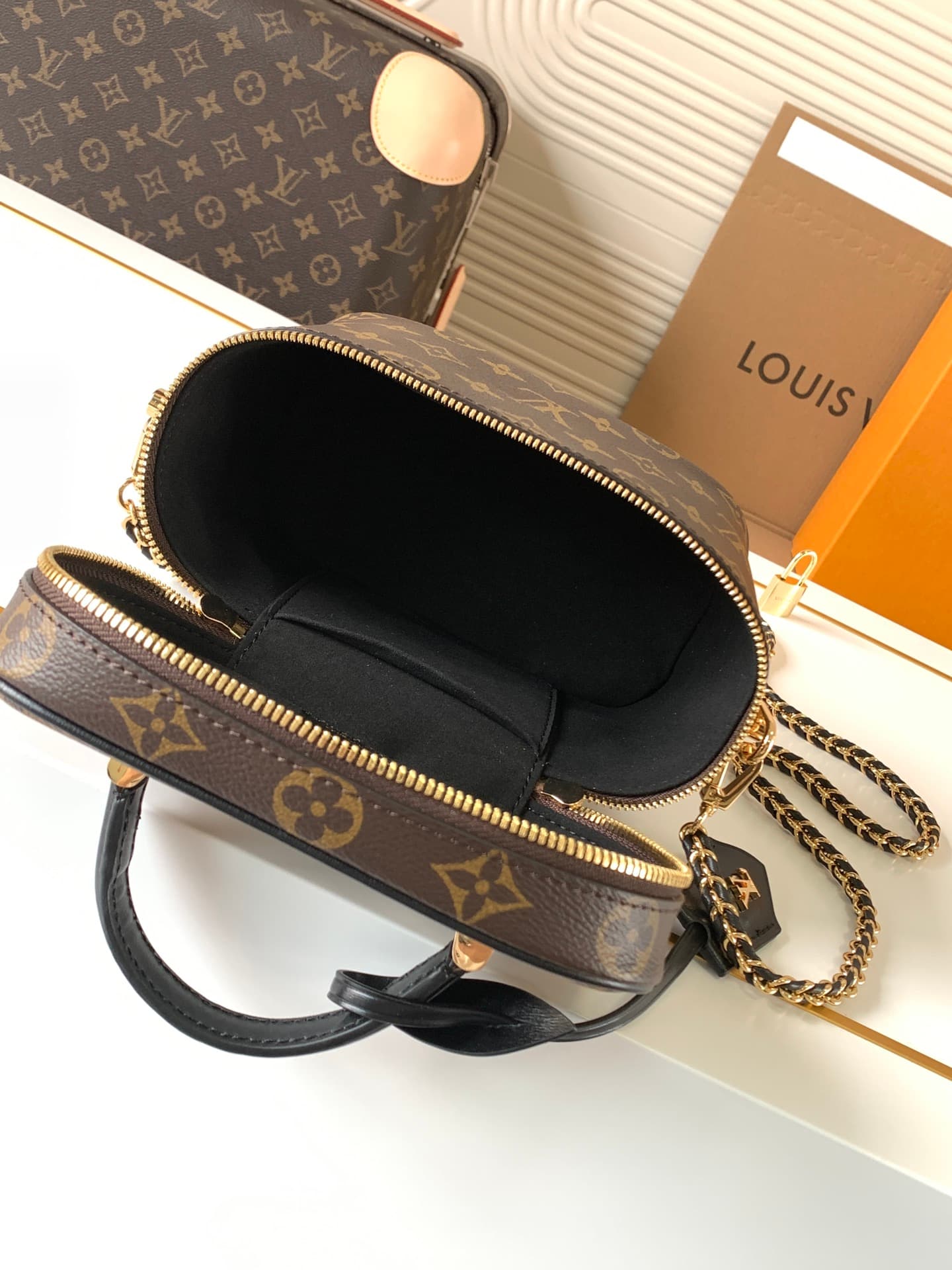 C5106 [Dynamic Chips] M45165 – High-quality original model [Exclusive background footage] 2020. During spring and summer, Nicolas Ghesquitère contributes to the contemporary style that Louis Vuitton continues to create for its travel line. This urban hand — image 8