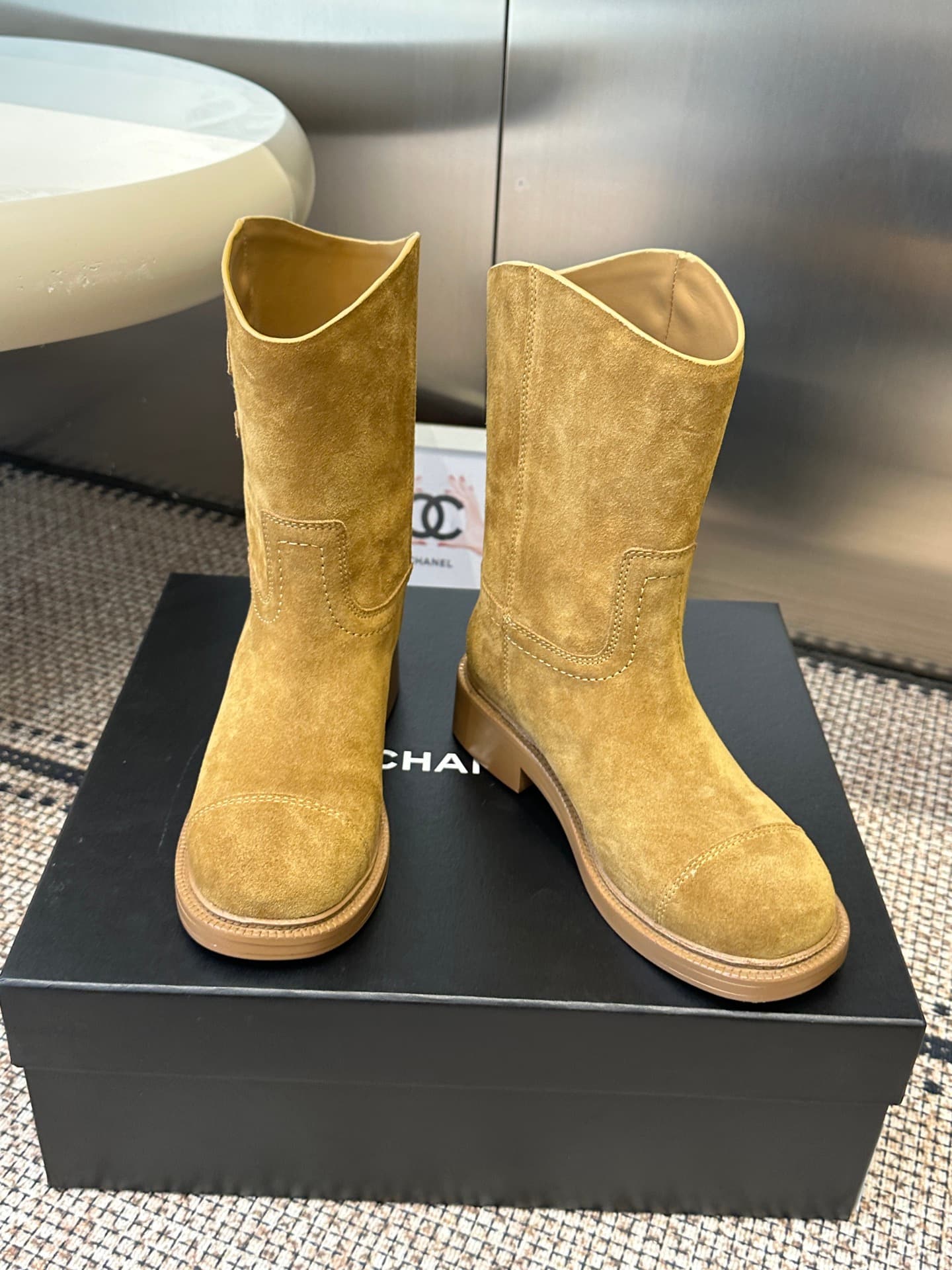 D8767 Chanel 26ss Fall/Winter New Cavalry Boots: These Cavalry Boots are truly stylish and fashionable. They are simple yet elegant, with a sophisticated and impressive aesthetic. There’s a stunning beauty to them; the heels and soles both contribute to i — image 8