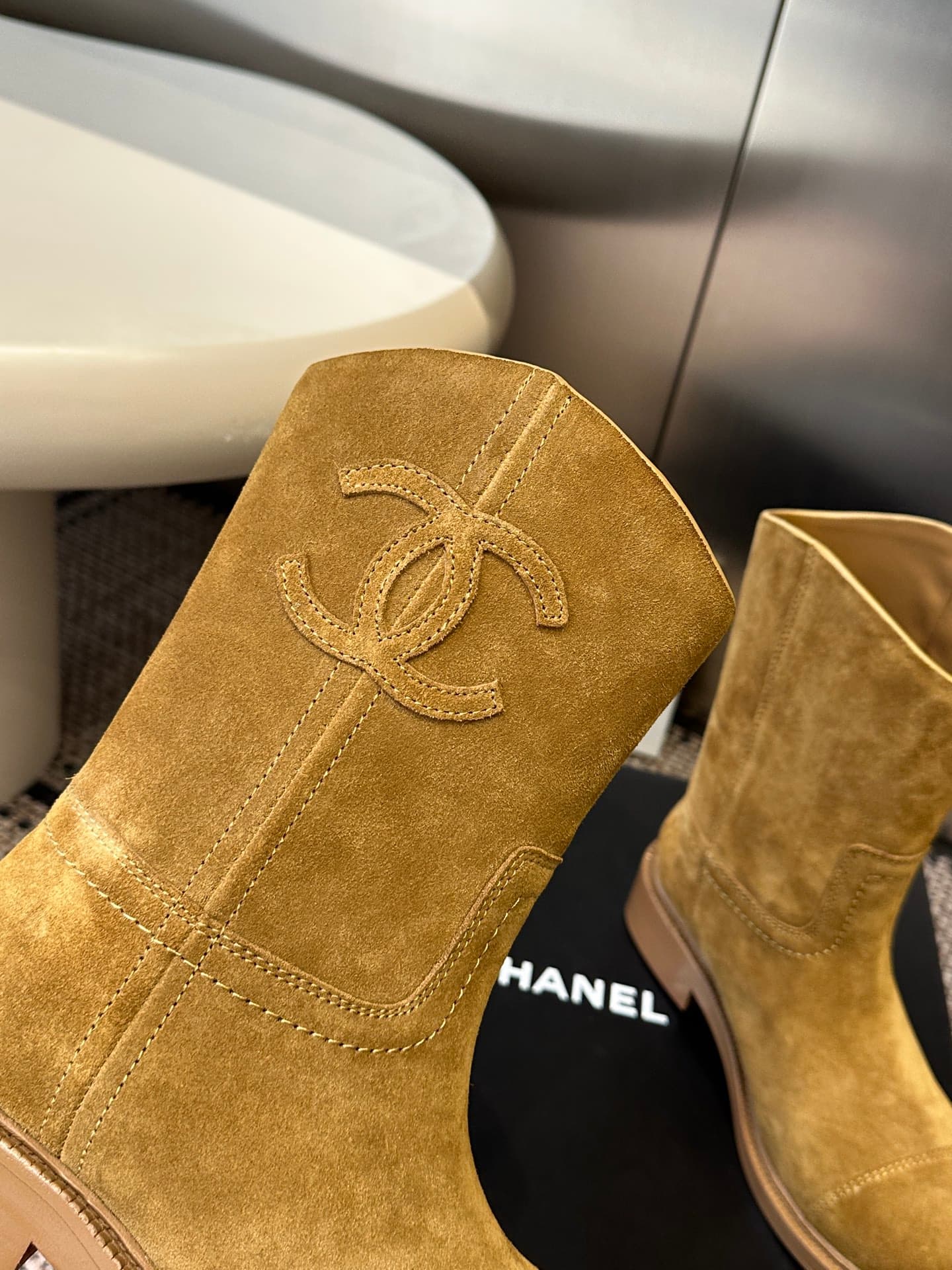 D8767 Chanel 26ss Fall/Winter New Cavalry Boots: These Cavalry Boots are truly stylish and fashionable. They are simple yet elegant, with a sophisticated and impressive aesthetic. There’s a stunning beauty to them; the heels and soles both contribute to i — image 7