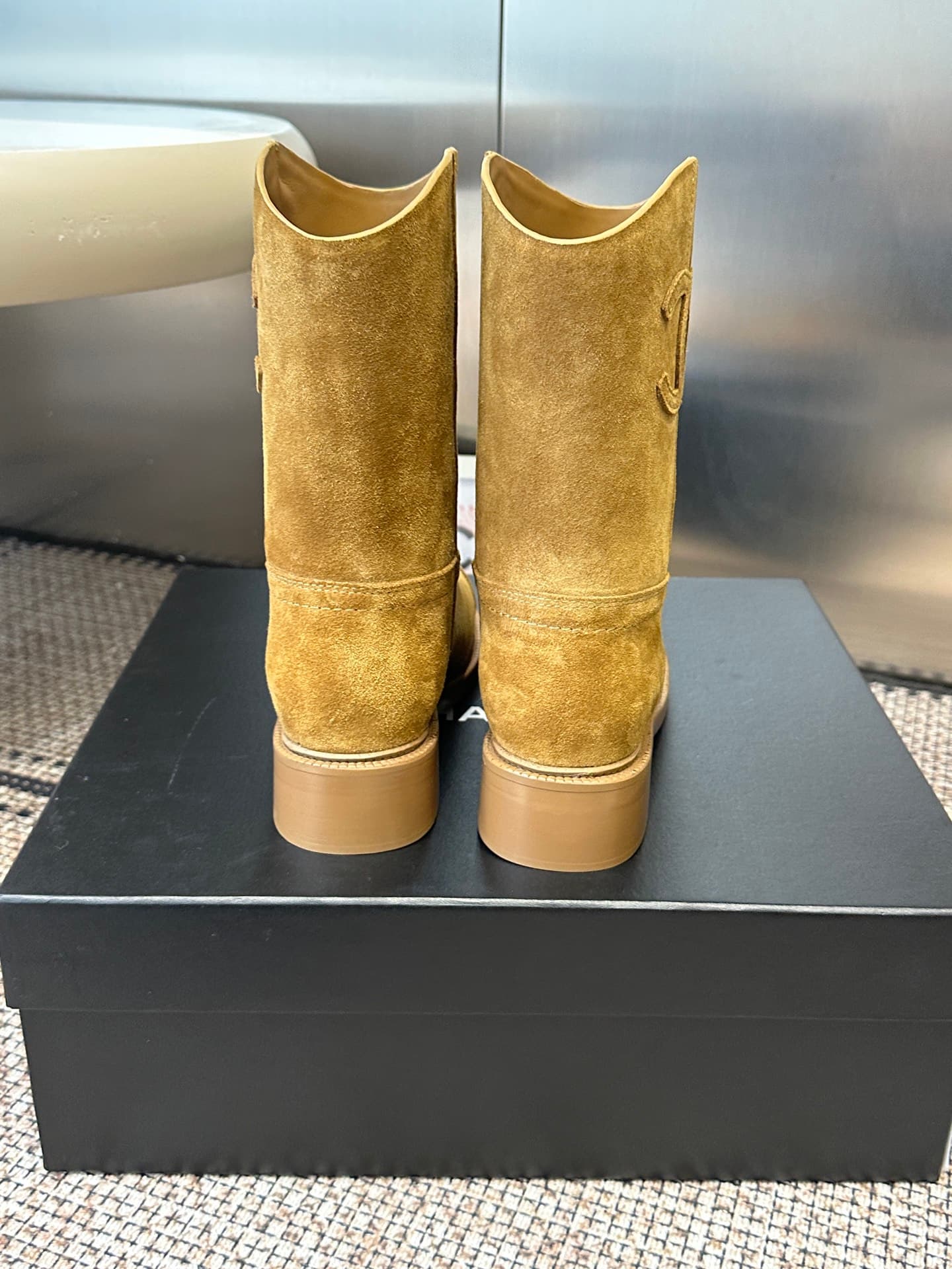 D8767 Chanel 26ss Fall/Winter New Cavalry Boots: These Cavalry Boots are truly stylish and fashionable. They are simple yet elegant, with a sophisticated and impressive aesthetic. There’s a stunning beauty to them; the heels and soles both contribute to i — image 3