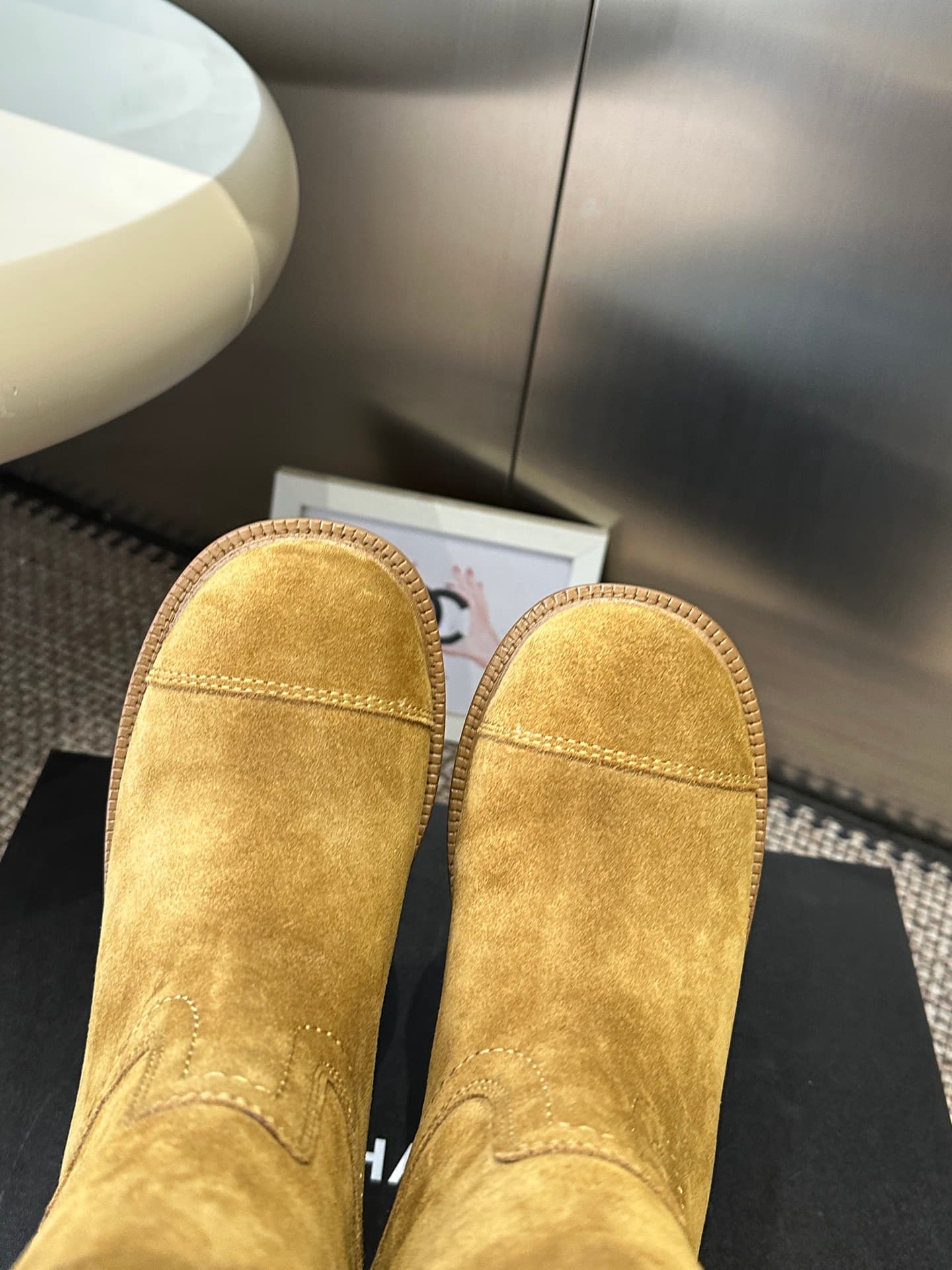 D8767 Chanel 26ss Fall/Winter New Cavalry Boots: These Cavalry Boots are truly stylish and fashionable. They are simple yet elegant, with a sophisticated and impressive aesthetic. There’s a stunning beauty to them; the heels and soles both contribute to i — image 4