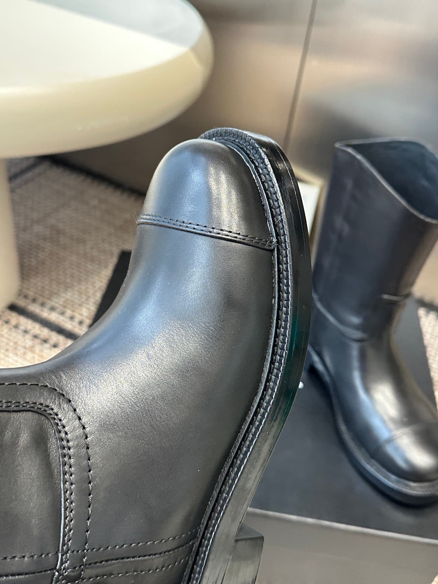 D8766 Chanel 26ss autumn/winter new model cavalry boots. These cavalry boots are truly stylish and fashionable – simple yet unique, with a natural and elegant aesthetic. They offer a stunning look; the heels and soles both help to enhance the height and p — image 6