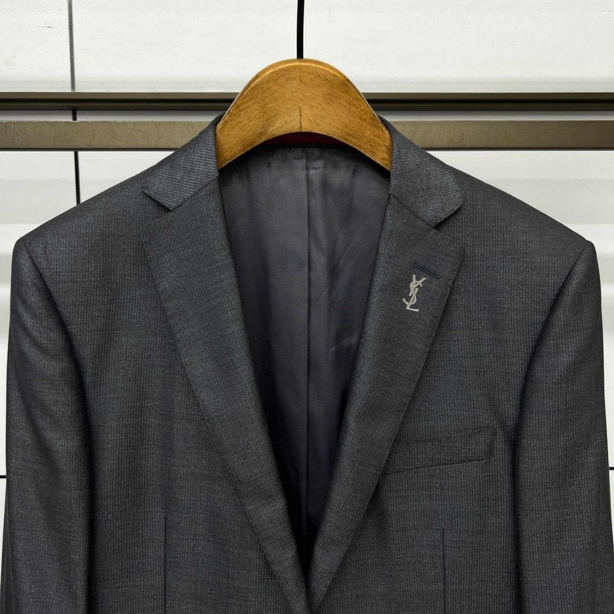 C18002 Jacket and trousers – top-quality wool fabric. Fabric composition: 50% wool, 50% silk. Highly recommended by the store! Best-selling item! 🔥 [YSL] High-end suit set of original designs; identical to those on the official website. Set includes a sui — image 3