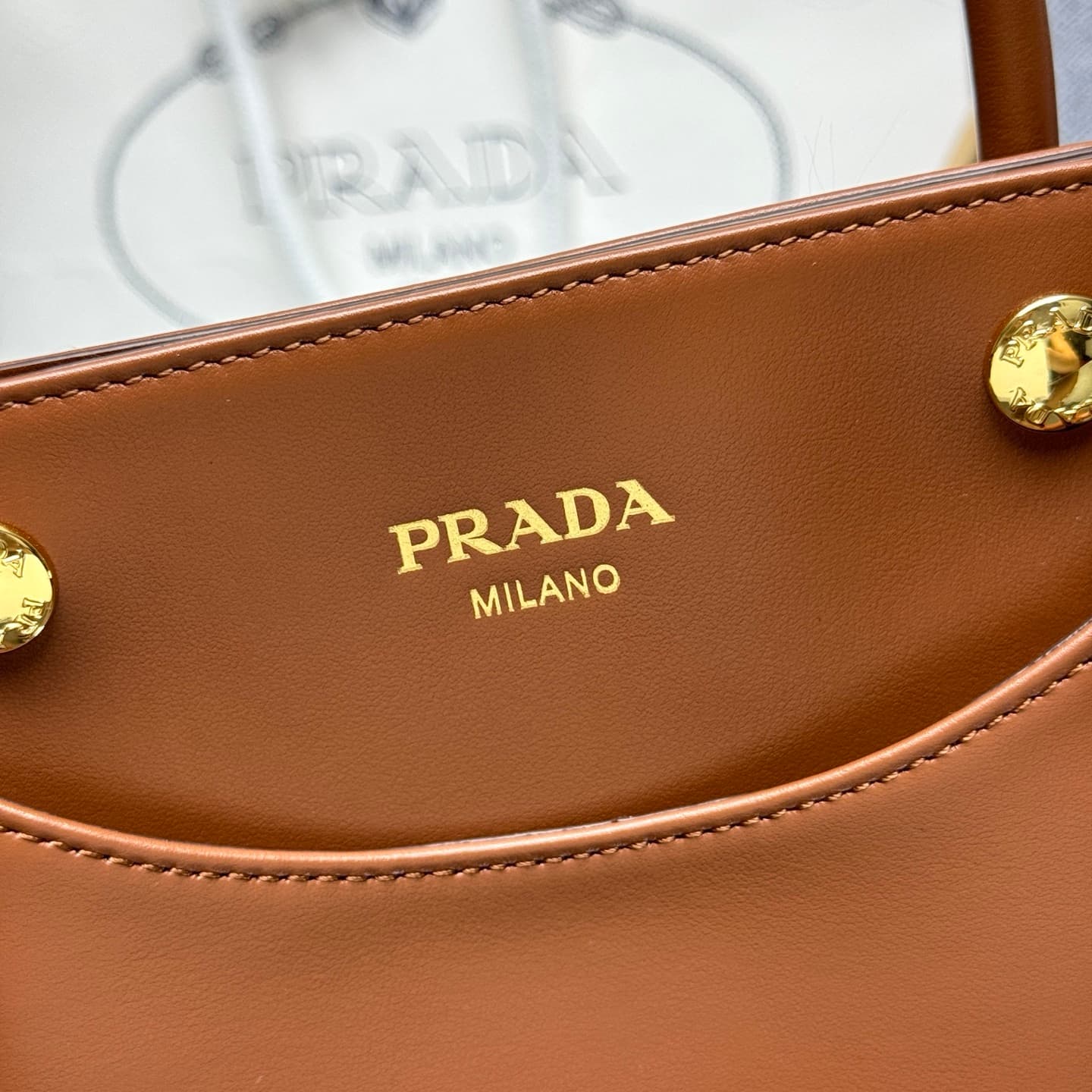 C6951 【Top Quality Original】🎉 New vintage/retro Carry bag 🎉 1BA496 🎉🎉 This handbag combines a stylish and elegant design with a dynamic aesthetic in every detail of daily use. The spacious accessories are made of imported cowhide, and feature detachable,  — image 6