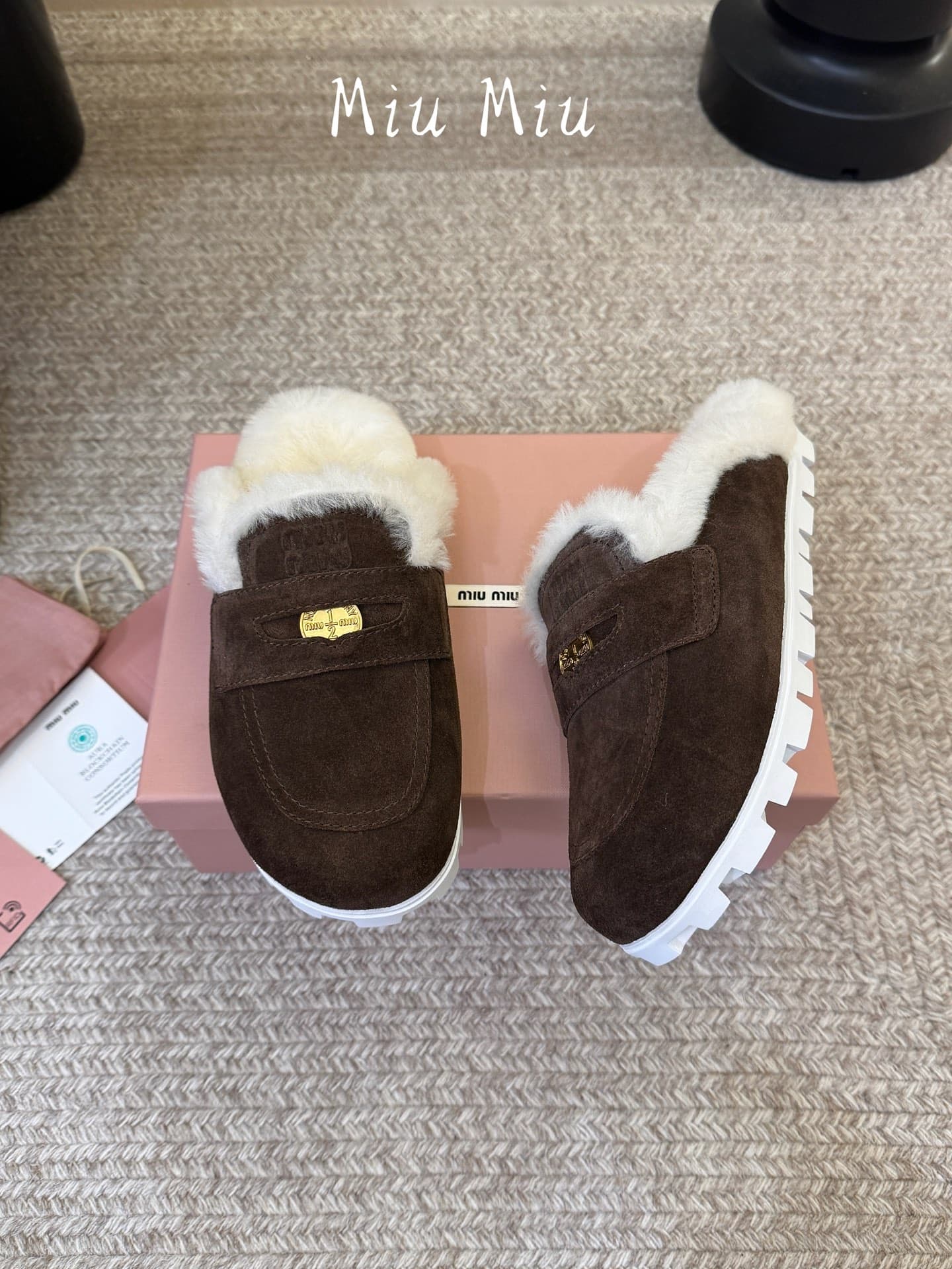 D10591 MiuMiu/缪缪’s latest popular autumn/winter Birkenstocks with fur lining slippers – semi-covered style — image 2