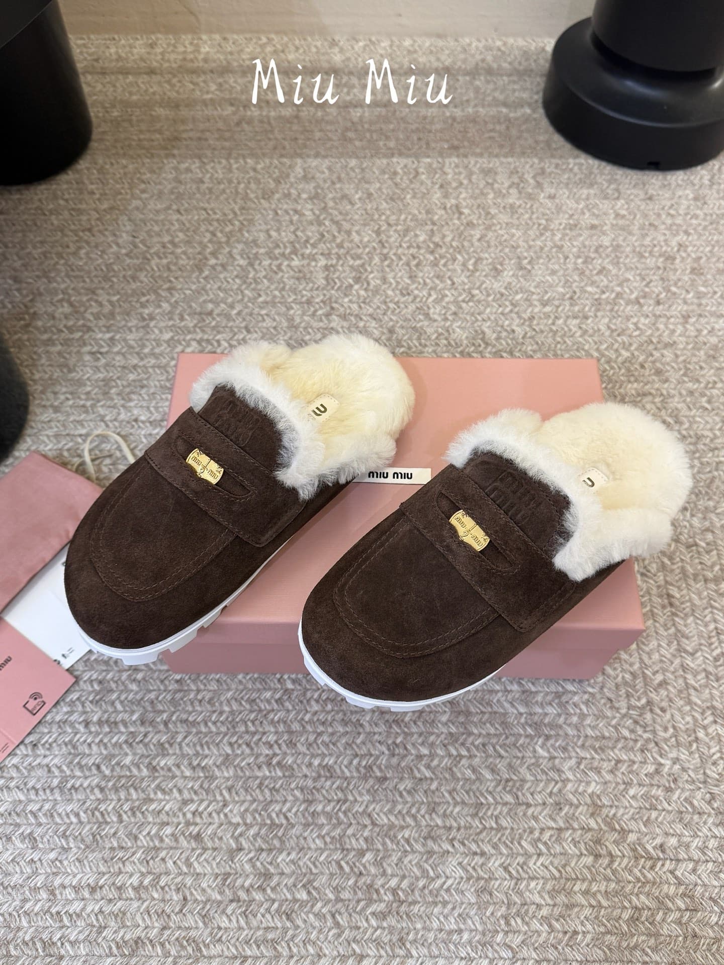 D10591 MiuMiu/缪缪’s latest popular autumn/winter Birkenstocks with fur lining slippers – semi-covered style — image 4