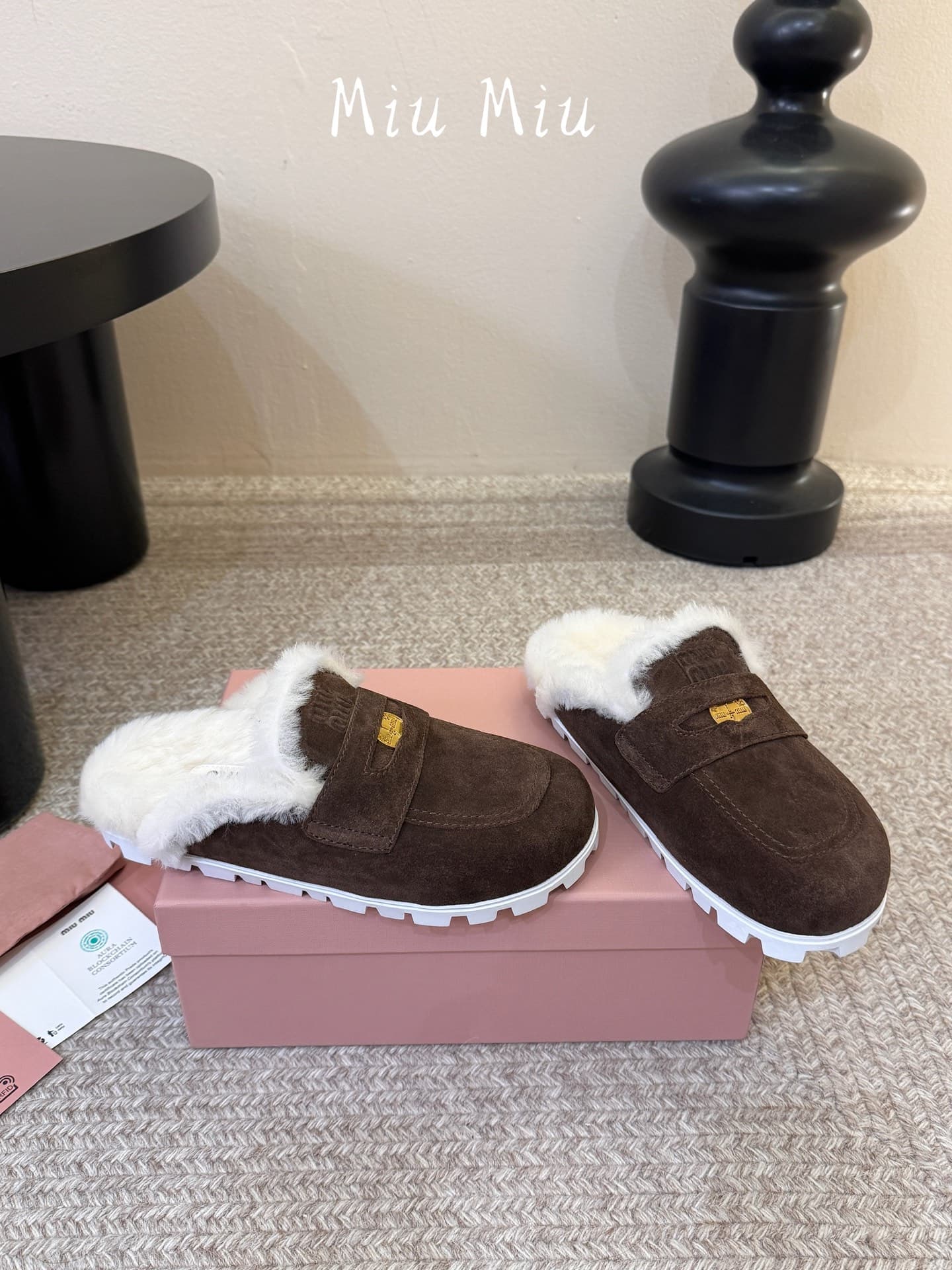 D10591 MiuMiu/缪缪’s latest popular autumn/winter Birkenstocks with fur lining slippers – semi-covered style — image 5
