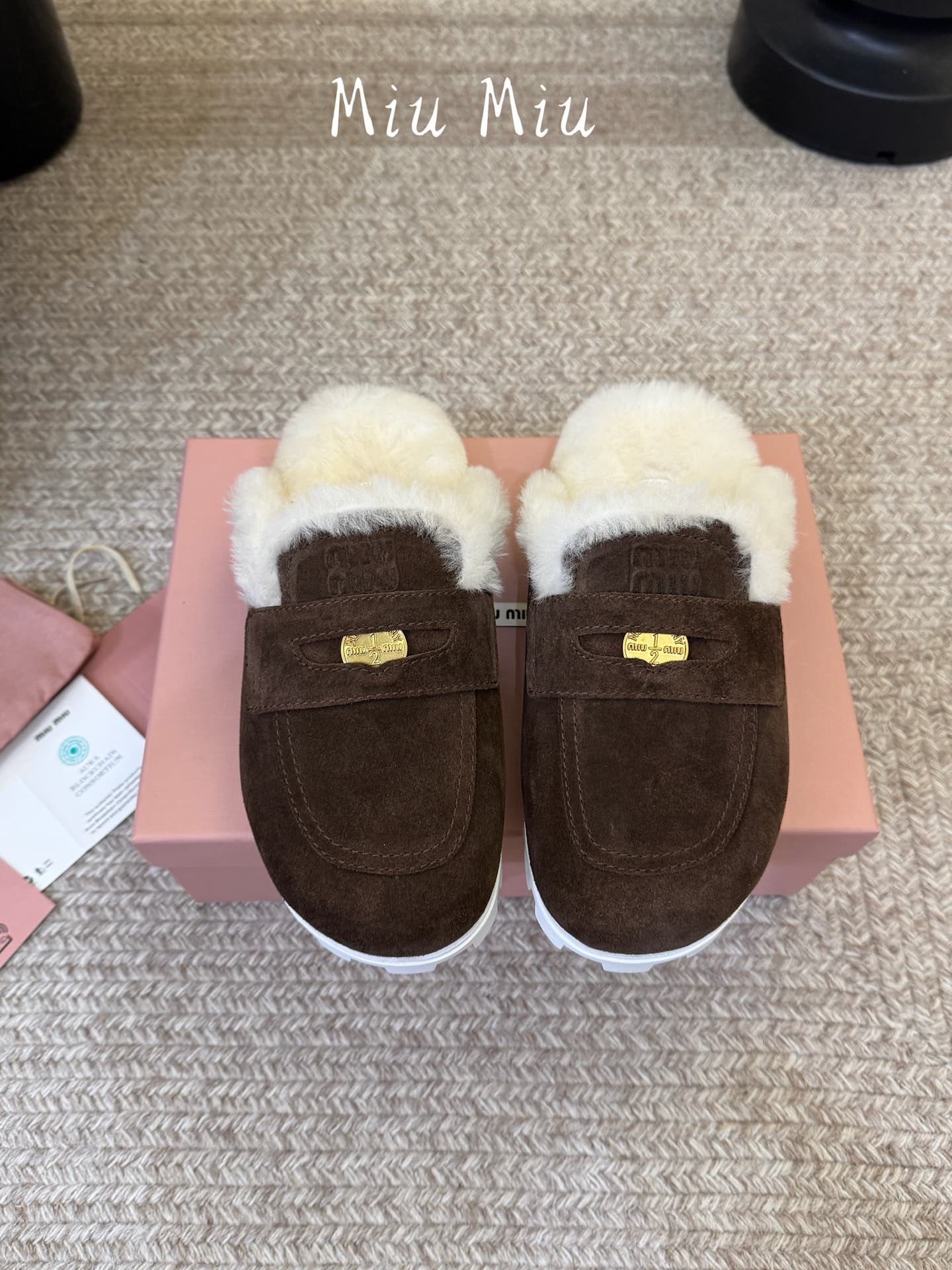 D10591 MiuMiu/缪缪’s latest popular autumn/winter Birkenstocks with fur lining slippers – semi-covered style — image 1