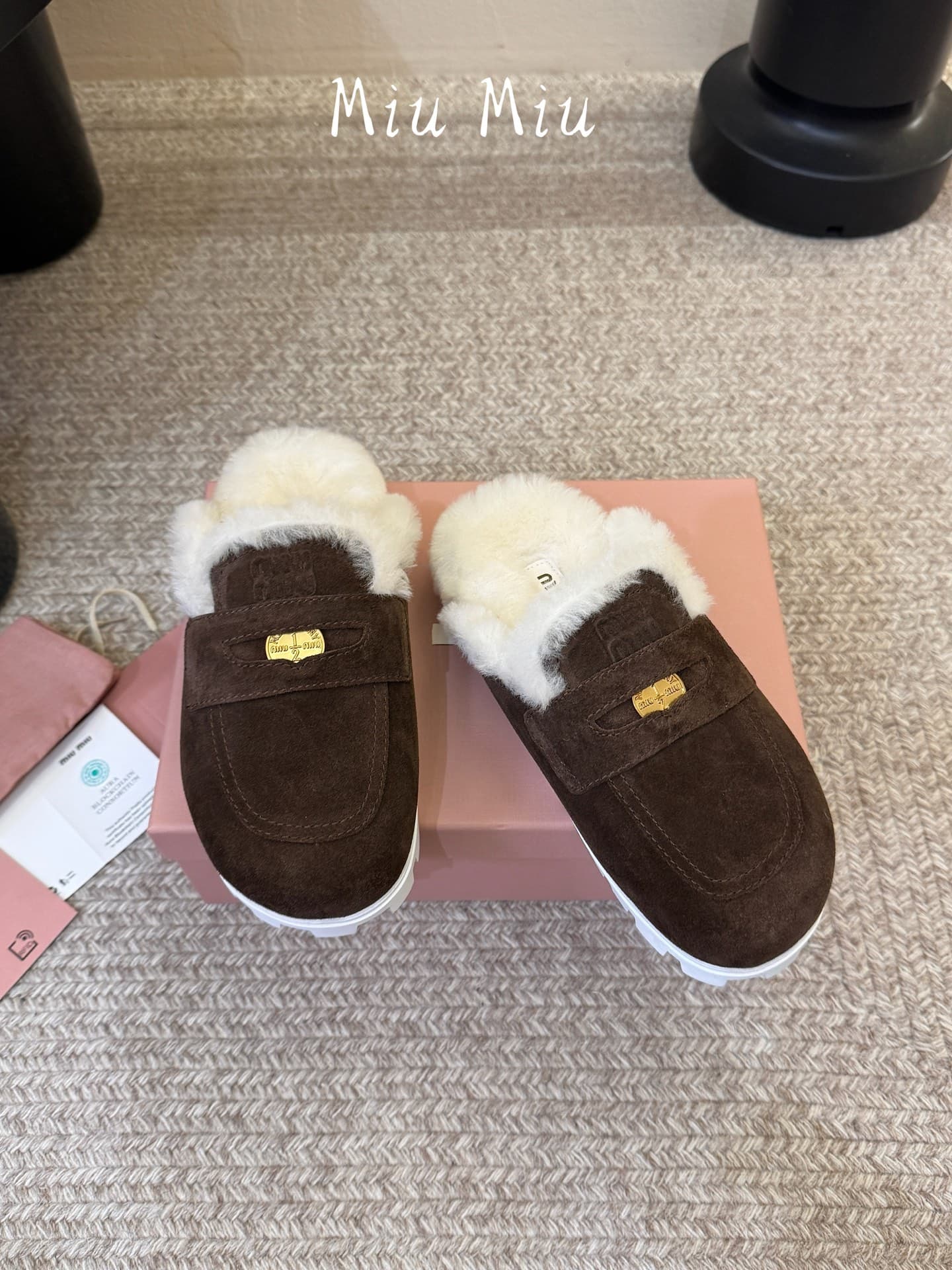 D10591 MiuMiu/缪缪’s latest popular autumn/winter Birkenstocks with fur lining slippers – semi-covered style — image 3