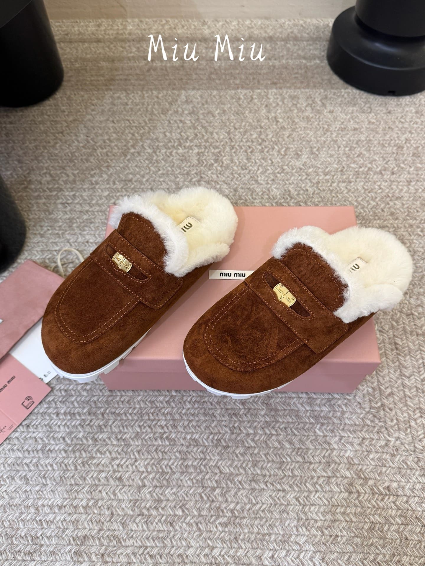 D10569 MiuMiu/缪缪’s latest popular autumn/winter bootie sandals with fur lining – semi-enclosed style — image 3