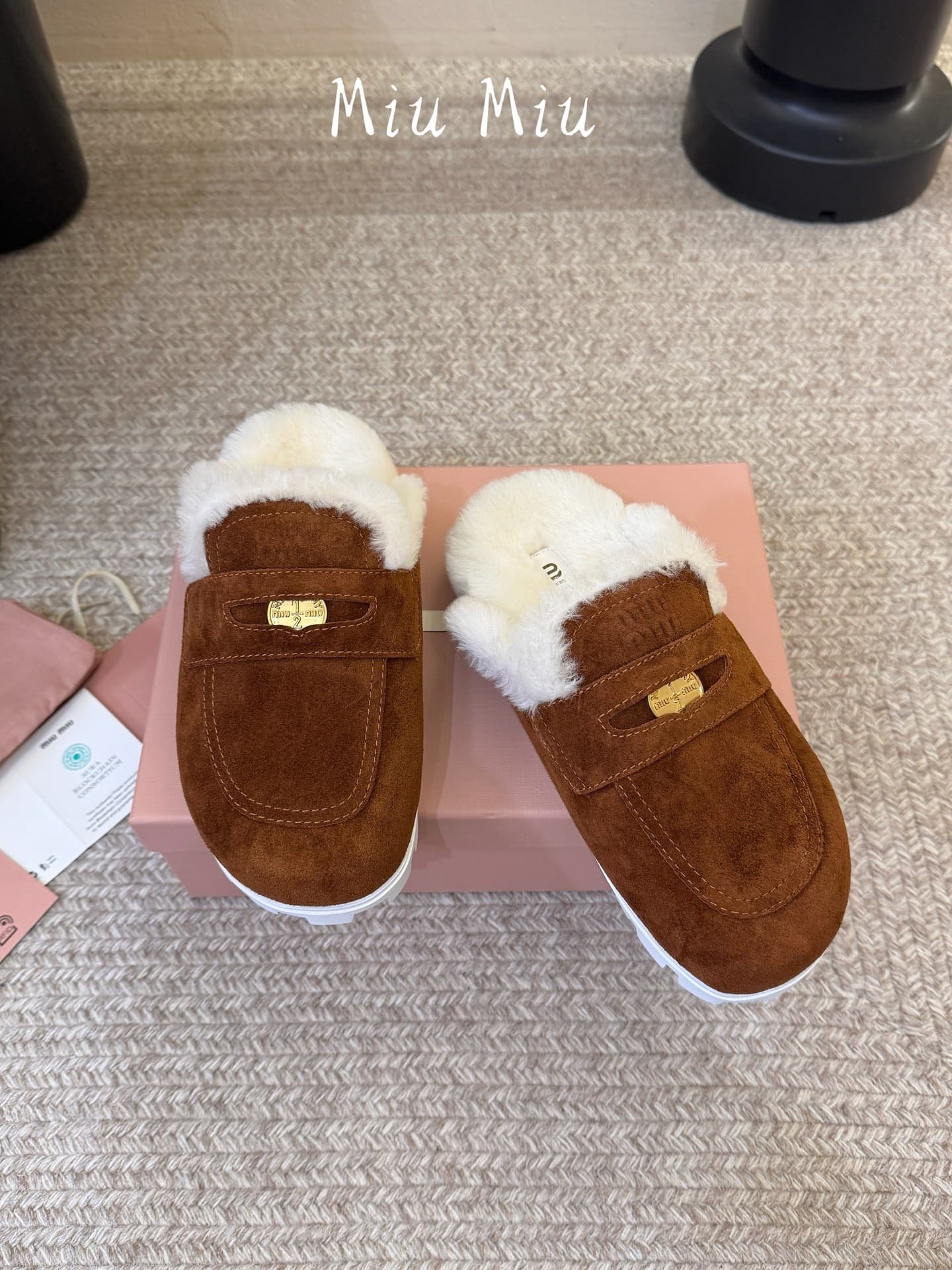 D10569 MiuMiu/缪缪’s latest popular autumn/winter bootie sandals with fur lining – semi-enclosed style — image 2