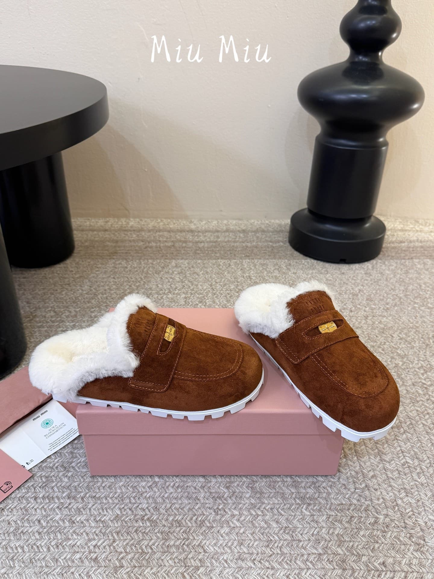 D10569 MiuMiu/缪缪’s latest popular autumn/winter bootie sandals with fur lining – semi-enclosed style — image 4
