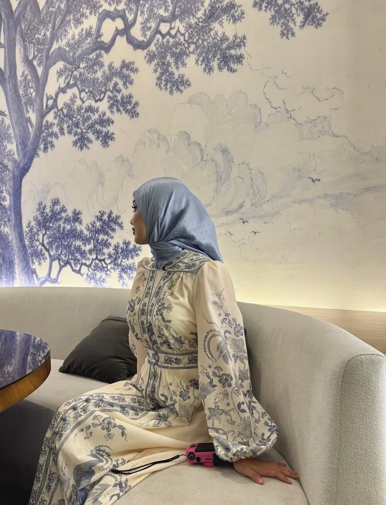 C18219 Size code: 20252712. Zimmermann new model, elegant vintage/retro floral print, V-neck, waist-catching lantern-length dress. Colors: blue, pink, brown. S-XL sizes available. [Size M: bust 92, waist 78, sleeve length 65, total length 145, weight 0. 6 — image 2