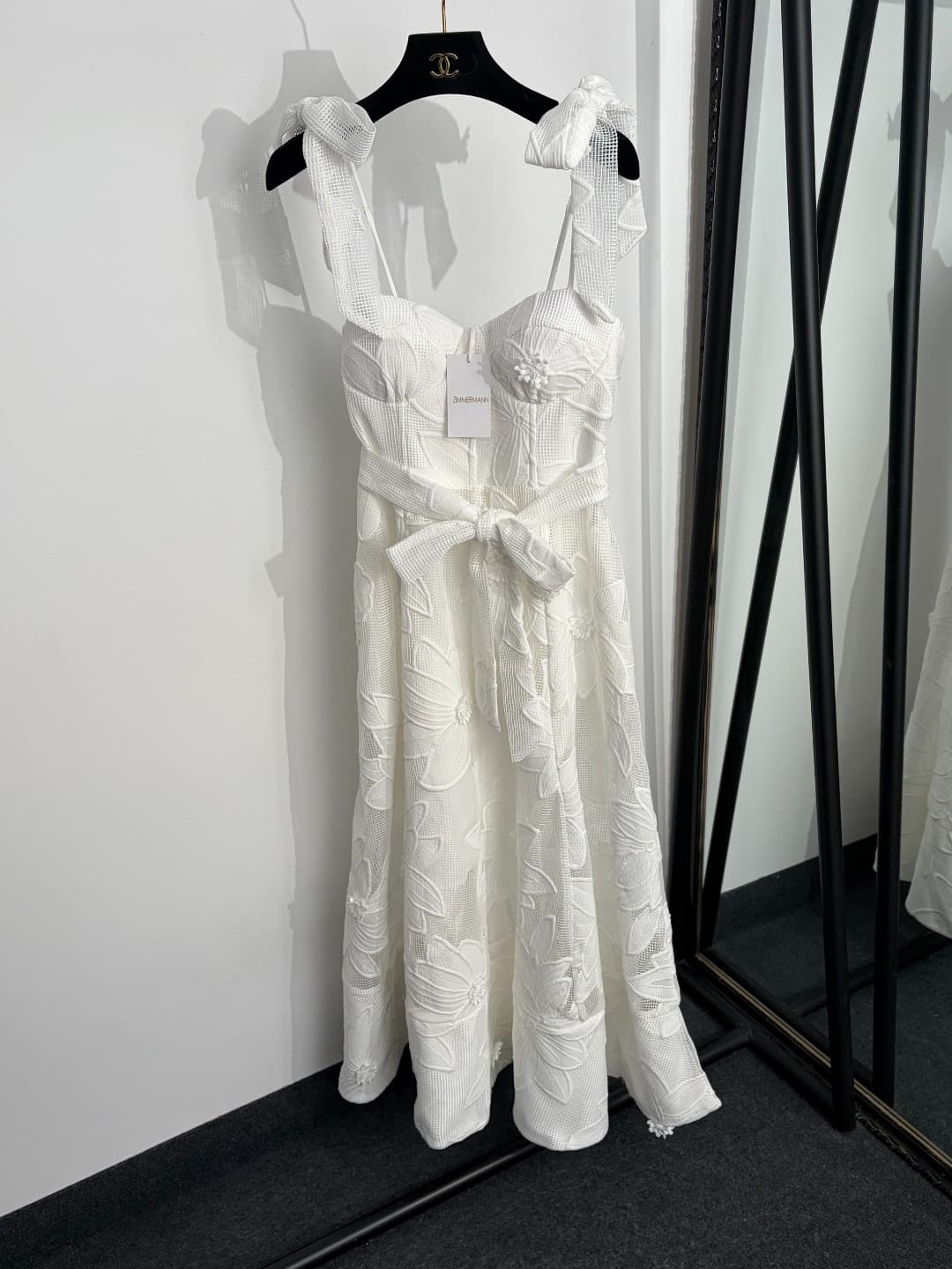 C18308 Item number: 20264120 Zimmermann* New model, three-dimensional embroidered flowers, checked open-bellied dress with straps. Long dress, in yellow, light blue, dark blue, white, khaki colors. S-XL sizes available. [L size: Elasticity of bust: 86; el — image 2