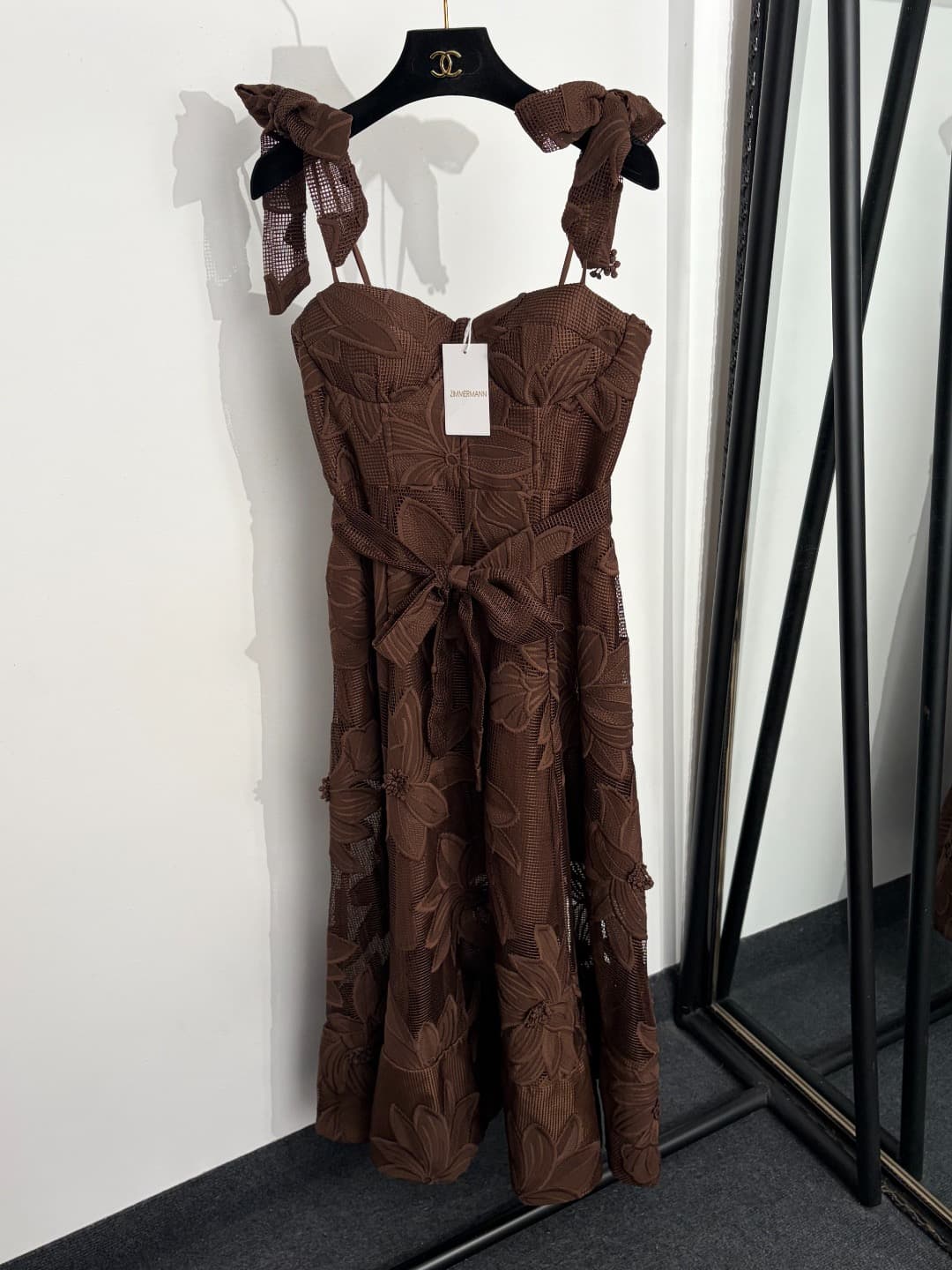 C18308 Item number: 20264120 Zimmermann* New model, three-dimensional embroidered flowers, checked open-bellied dress with straps. Long dress, in yellow, light blue, dark blue, white, khaki colors. S-XL sizes available. [L size: Elasticity of bust: 86; el — image 4