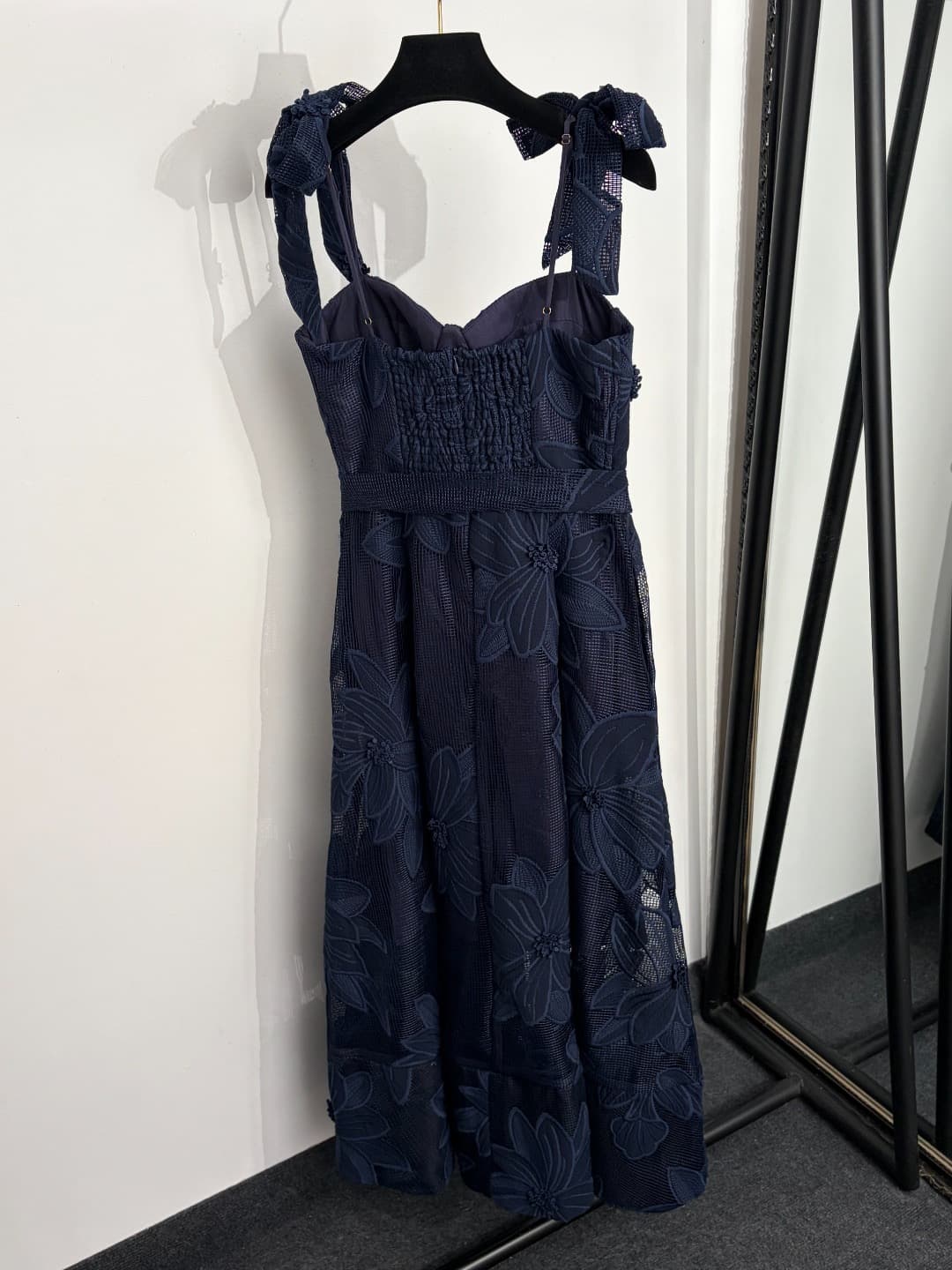 C18308 Item number: 20264120 Zimmermann* New model, three-dimensional embroidered flowers, checked open-bellied dress with straps. Long dress, in yellow, light blue, dark blue, white, khaki colors. S-XL sizes available. [L size: Elasticity of bust: 86; el — image 7