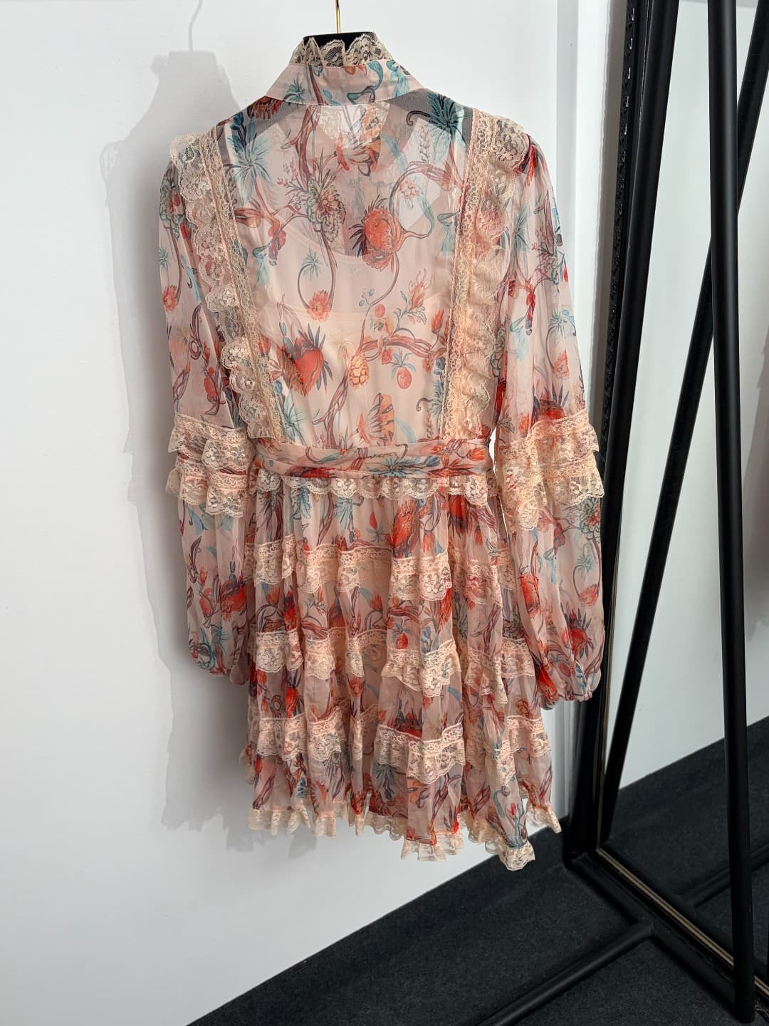 C18288 Style code: 20264731 Zimmermann* New model – French-style elegant floral print, lace and ruching on the waist, short skirt with straps, available in pink and black sizes S-XL. [Size M: bust 90, length 69; shoulder width 37, bust 100, waist 82, slee — image 6
