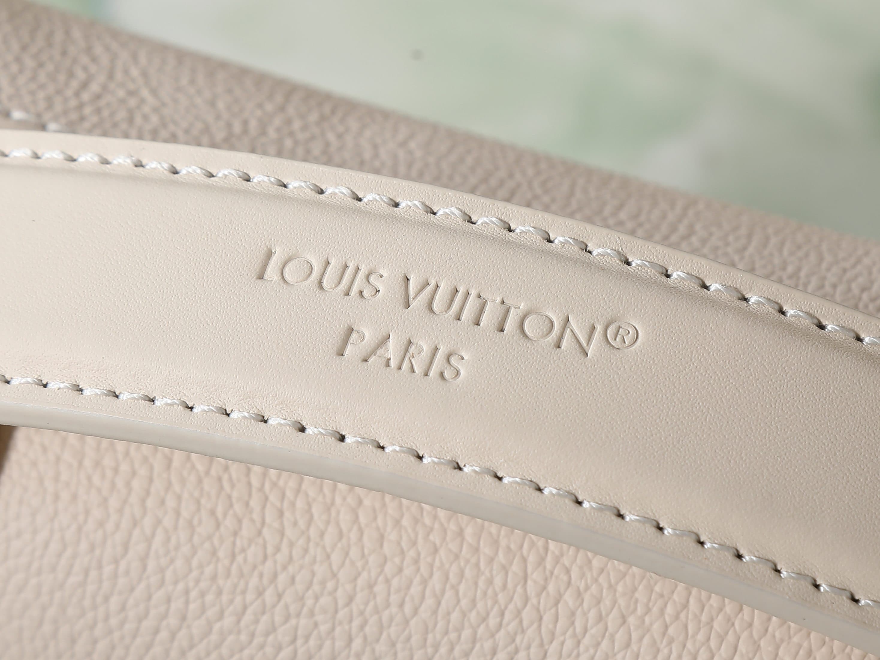 C5189 [Top-quality original items, exclusive real photos] M27438 Beige color; M23817 chain-shaped full-leather soft case; SIDE TRUNK small-sized handbag. This SIDE TRUNK small-handbag belongs to the LV Confett series. It features a compact shape made of l — image 5