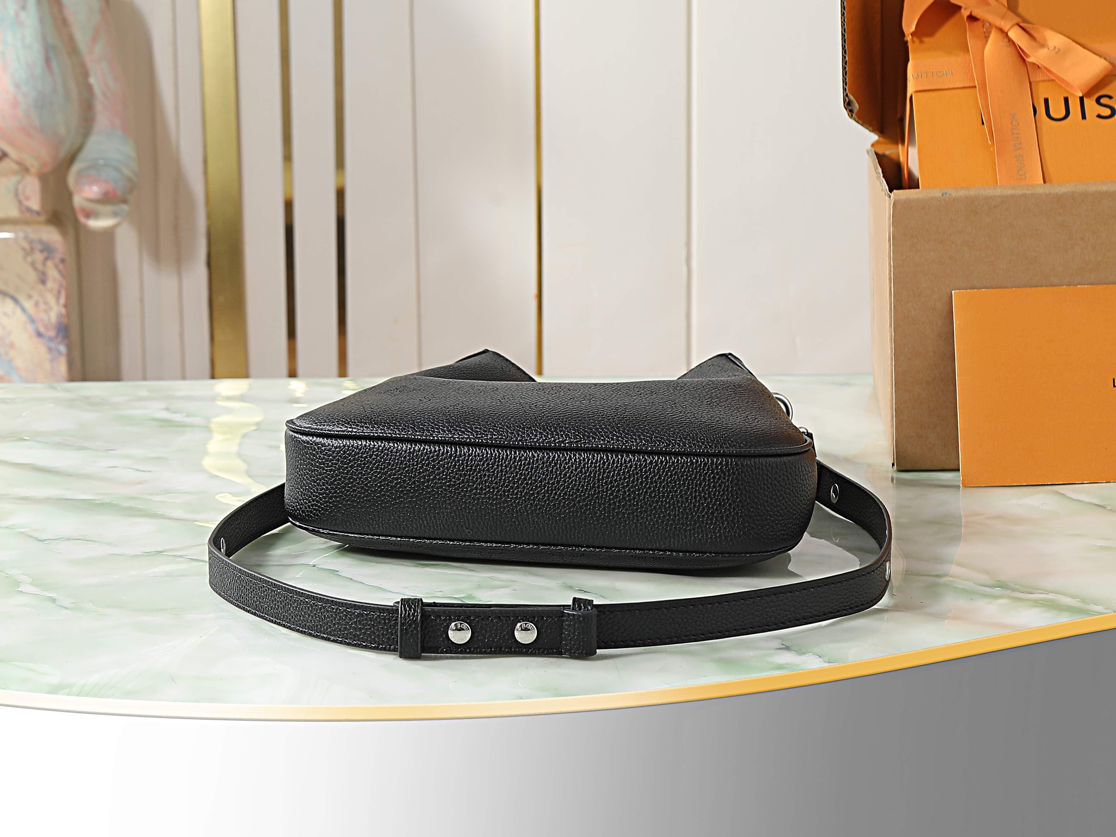 C5184 [Top-quality original items, exclusive real photos] M28306 Black M27459 Full-leather perforated crossbody bag, All Around small size handbag m27336 gray-brown m28306 black m27459 beige / perforated This All Around small-size handbag belongs to the M — image 4