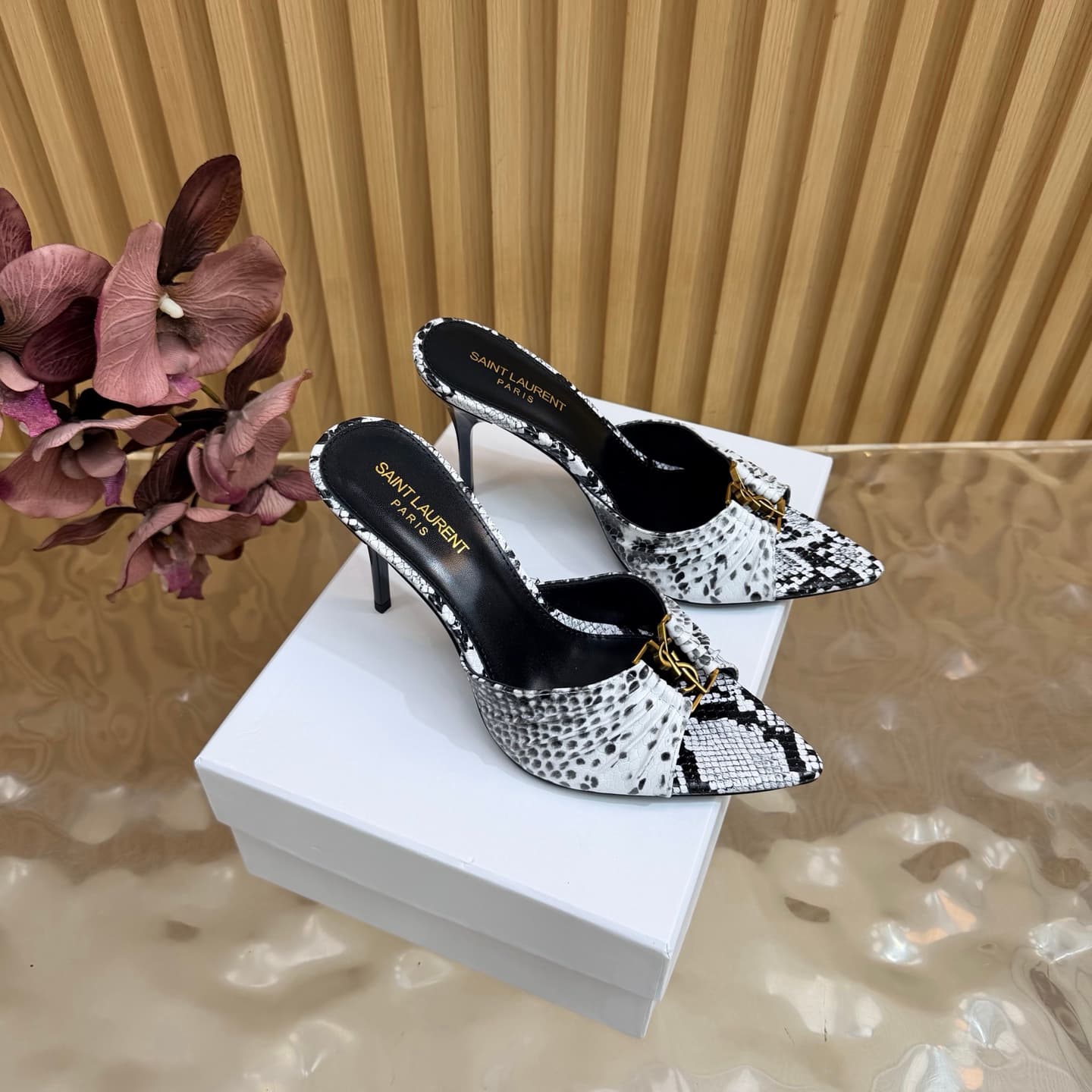 D12330 2026 Spring/Summer New Model YSL 🖤 Saint Laurent / Saint Laurent YSL slippers – an absolutely amazing and popular pair of slippers! — image 1