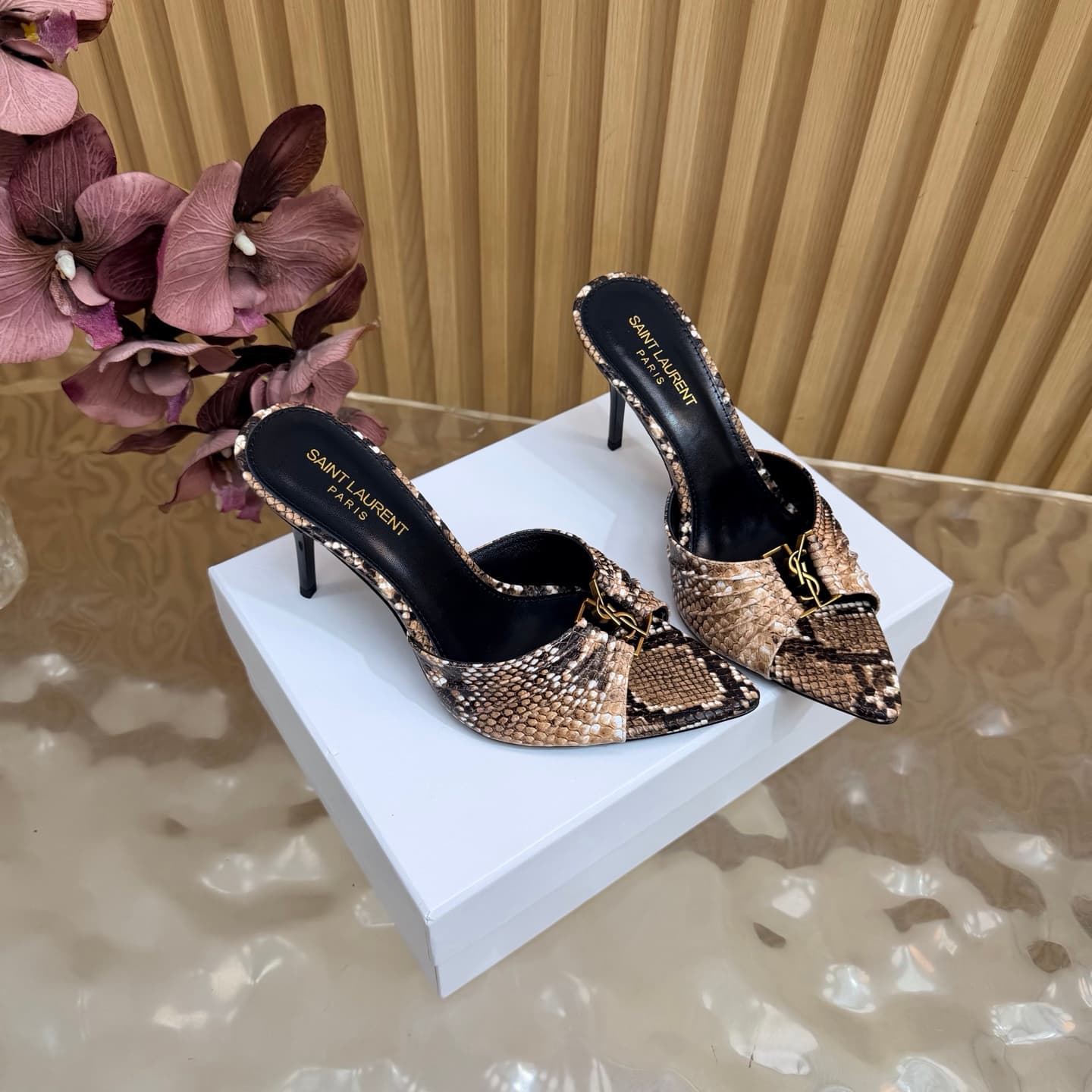 D12329 2026 Spring/Summer new model YSL 🖤 Saint Laurent / Saint Laurent YSL slippers – an absolutely amazing and popular pair of slippers! — image 3