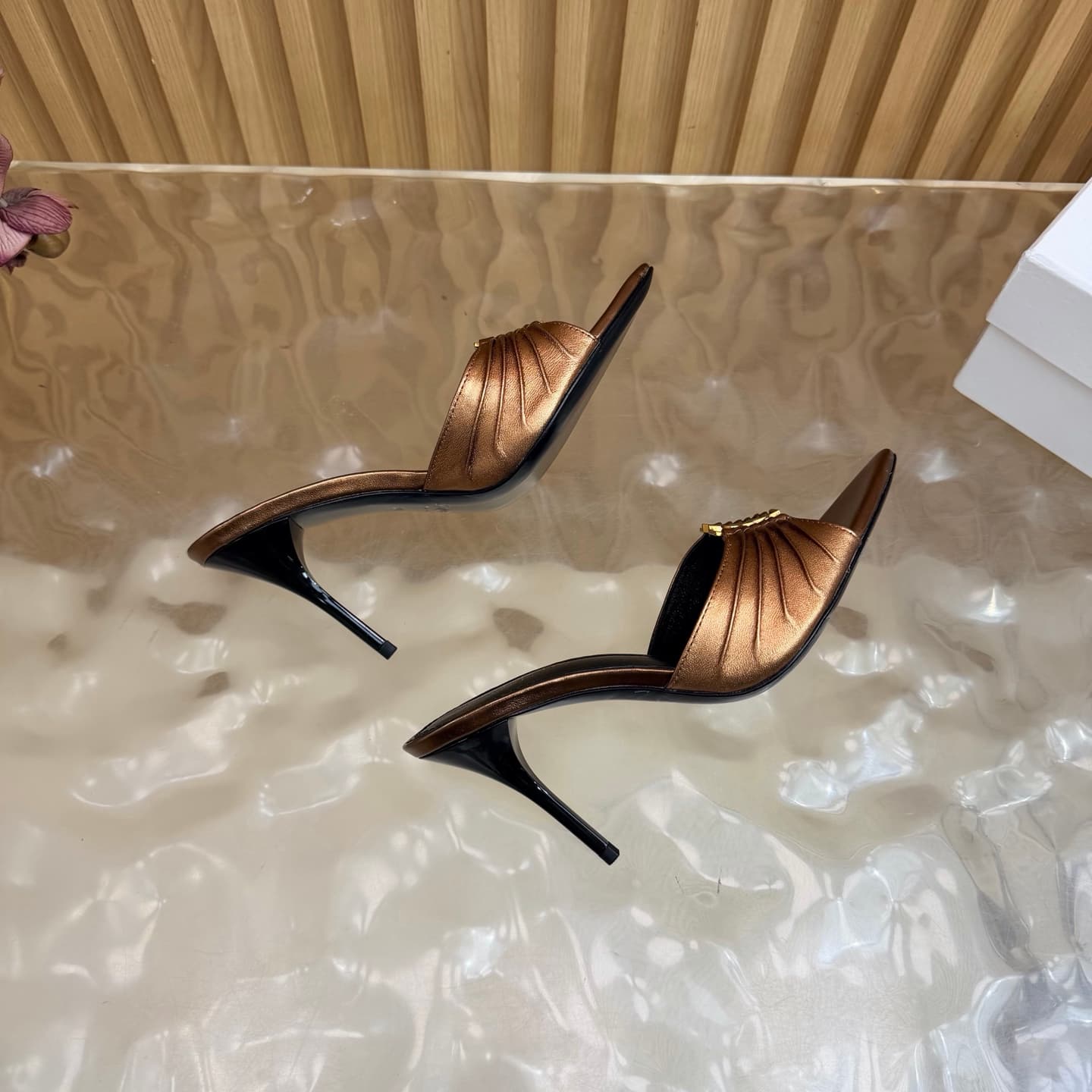 D12354 2026 Spring/Summer new model YSL 🖤 Saint Laurent / Saint Laurent YSL slippers – an absolutely amazing and popular pair of slippers! — image 8