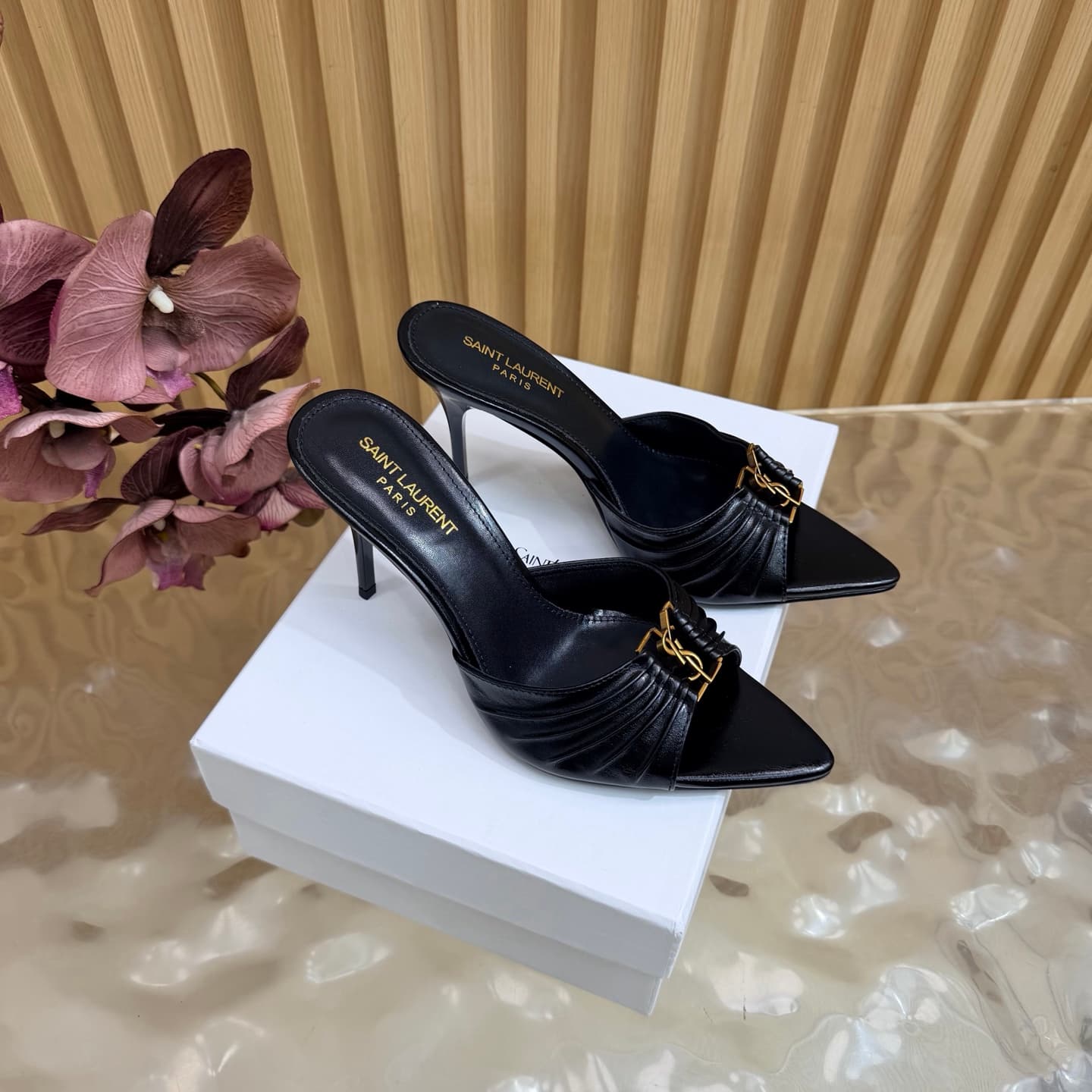 D12345 2026 Spring/Summer New Model YSL 🖤 Saint Laurent / Saint Laurent YSL slippers – an absolutely amazing and popular pair of slippers! — image 1