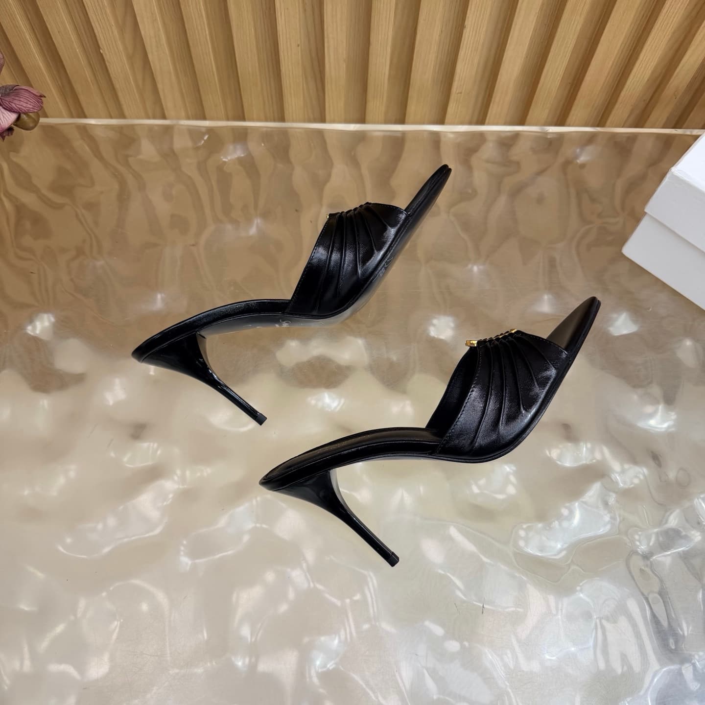 D12345 2026 Spring/Summer New Model YSL 🖤 Saint Laurent / Saint Laurent YSL slippers – an absolutely amazing and popular pair of slippers! — image 8