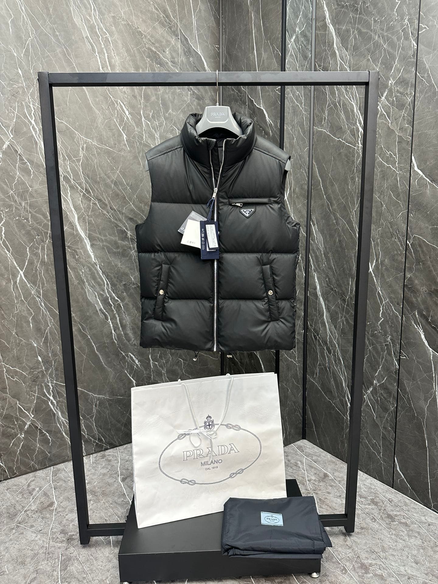 C11090 Premium down ⬆️PRADA technological membrane down vest. The fabric of this garment is made from the latest 24 technology, which retains the soft and delicate texture of羊skin. It is lighter and easier to maintain compared to conventional leather down — image 5