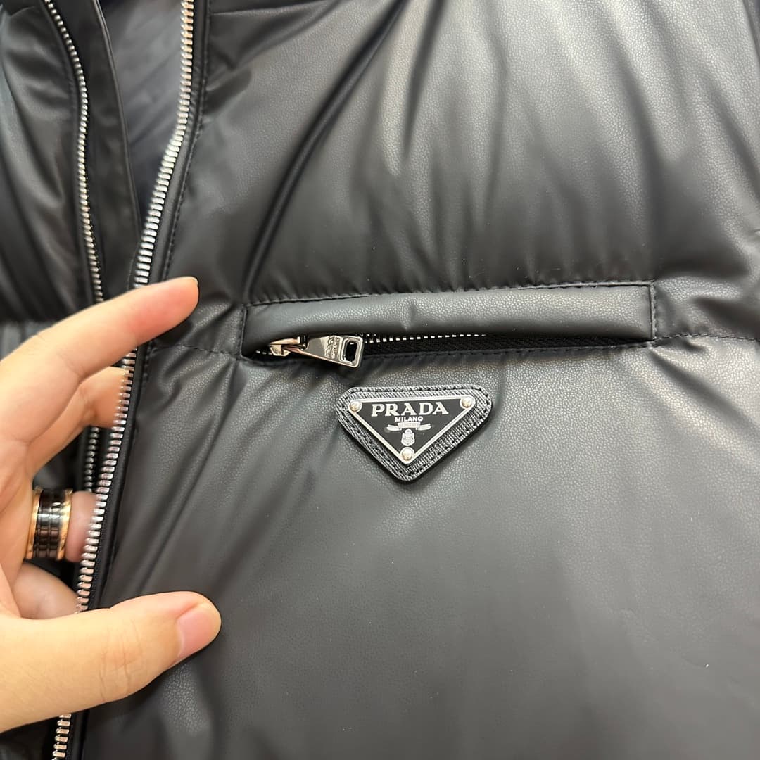 C11090 Premium down ⬆️PRADA technological membrane down vest. The fabric of this garment is made from the latest 24 technology, which retains the soft and delicate texture of羊skin. It is lighter and easier to maintain compared to conventional leather down — image 8