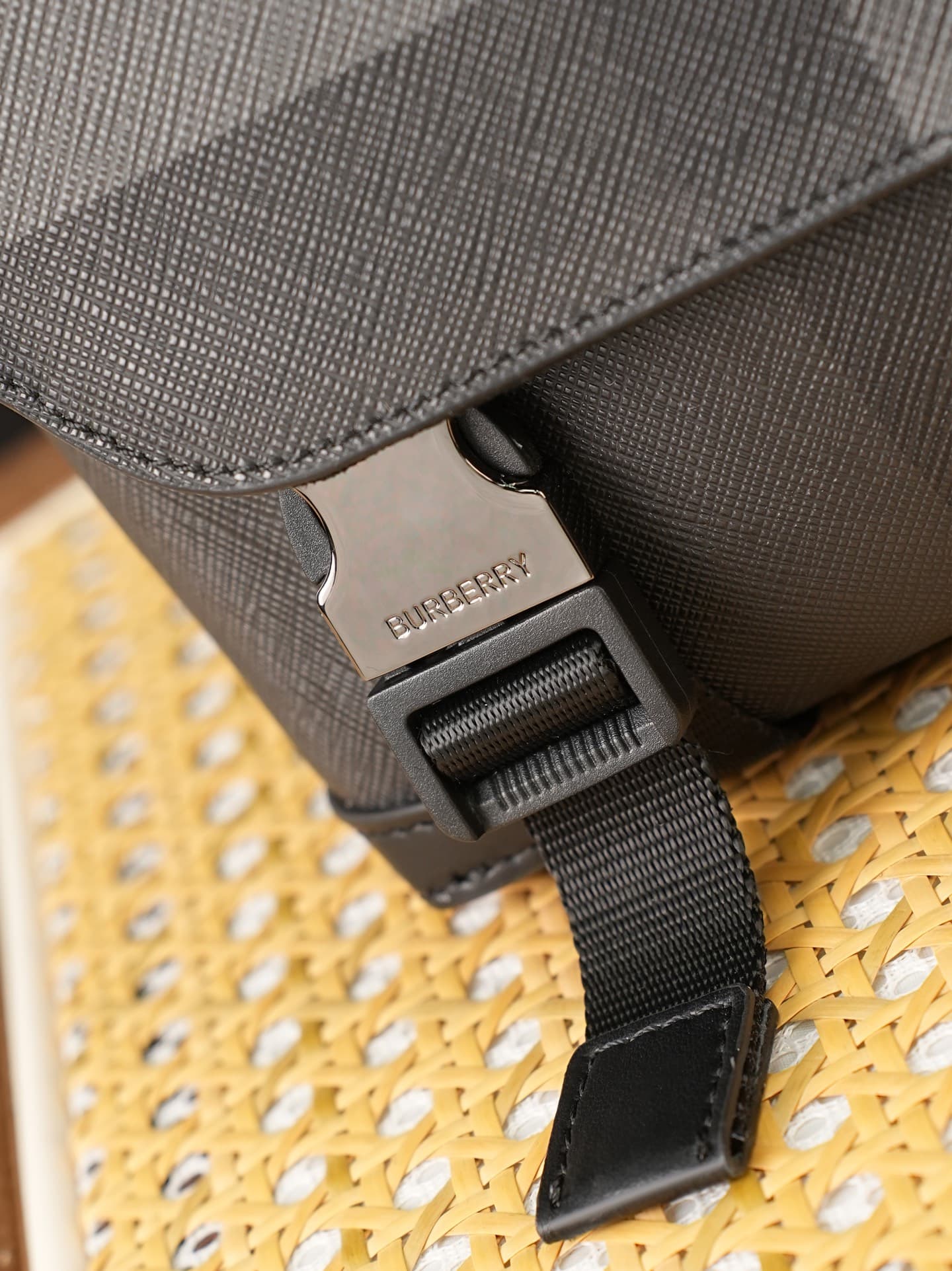 C83 B Family’s new version of postman bag features brand logo decoration. It has zipper pockets for storing small items easily. The adjustable shoulder strap ensures a practical design. At least 30% of the materials used in this product are derived from b — image 6