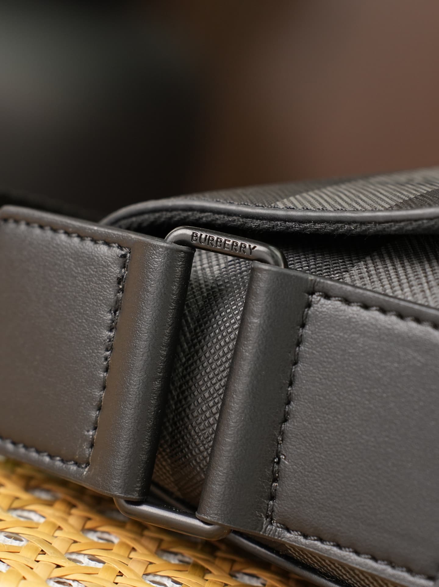 C83 B Family’s new version of postman bag features brand logo decoration. It has zipper pockets for storing small items easily. The adjustable shoulder strap ensures a practical design. At least 30% of the materials used in this product are derived from b — image 8