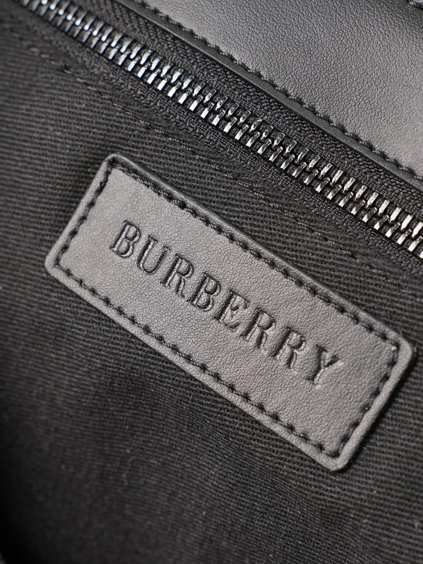 C83 B Family’s new version of postman bag features brand logo decoration. It has zipper pockets for storing small items easily. The adjustable shoulder strap ensures a practical design. At least 30% of the materials used in this product are derived from b — image 7