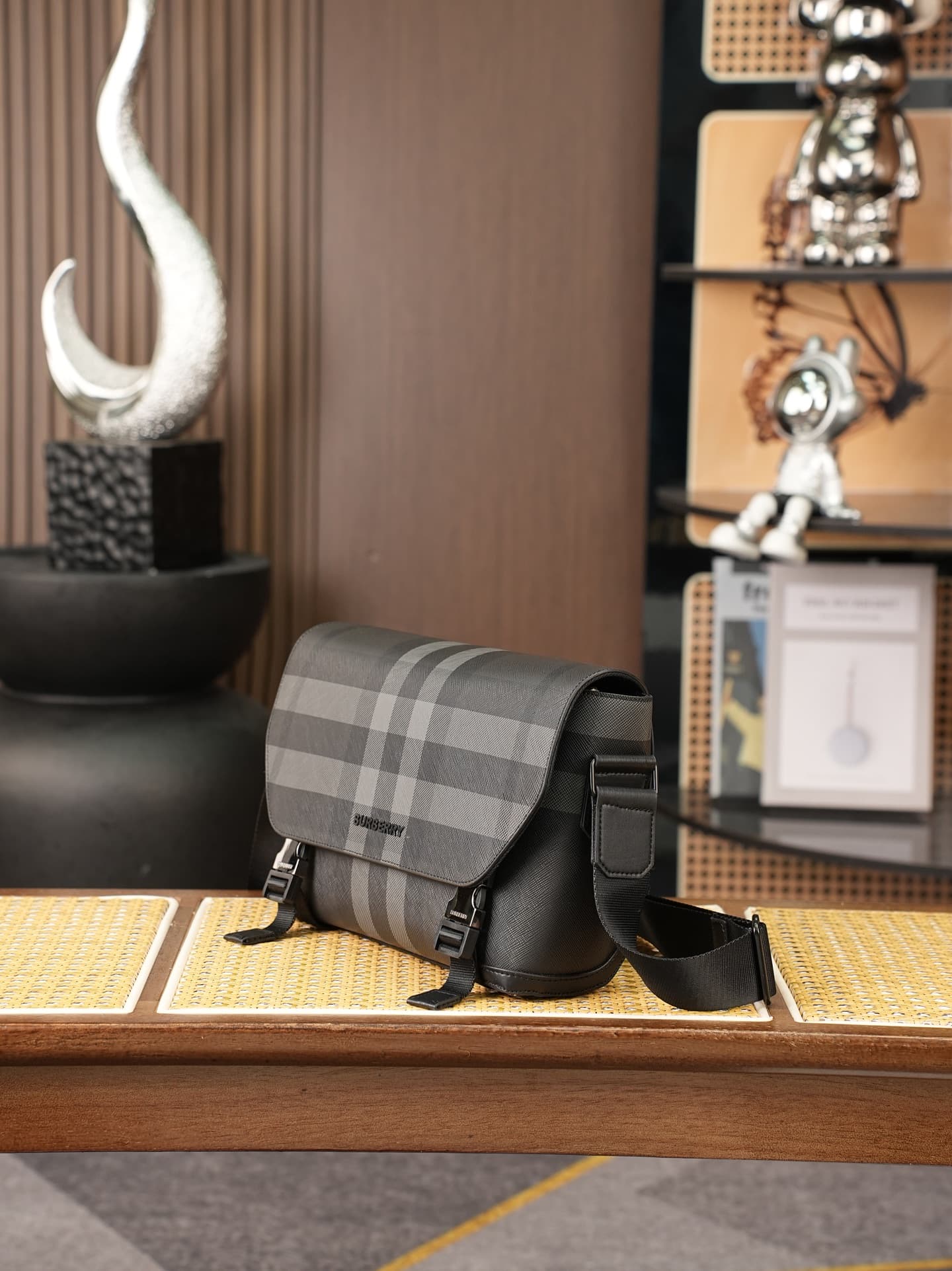 C83 B Family’s new version of postman bag features brand logo decoration. It has zipper pockets for storing small items easily. The adjustable shoulder strap ensures a practical design. At least 30% of the materials used in this product are derived from b — image 2