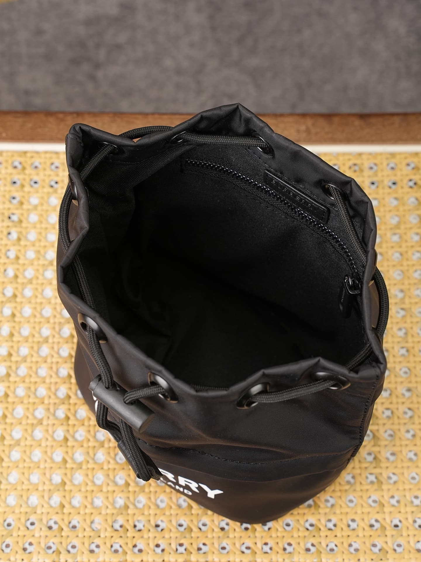 C86 A masterpiece! 💥 The Bur storage bucket features embossed elements. It’s very classic and casual in style. The advantage is that it’s extremely lightweight! It has plenty of space for storage. Dimensions: 18X19.5🌟 Model: 8437. — image 8