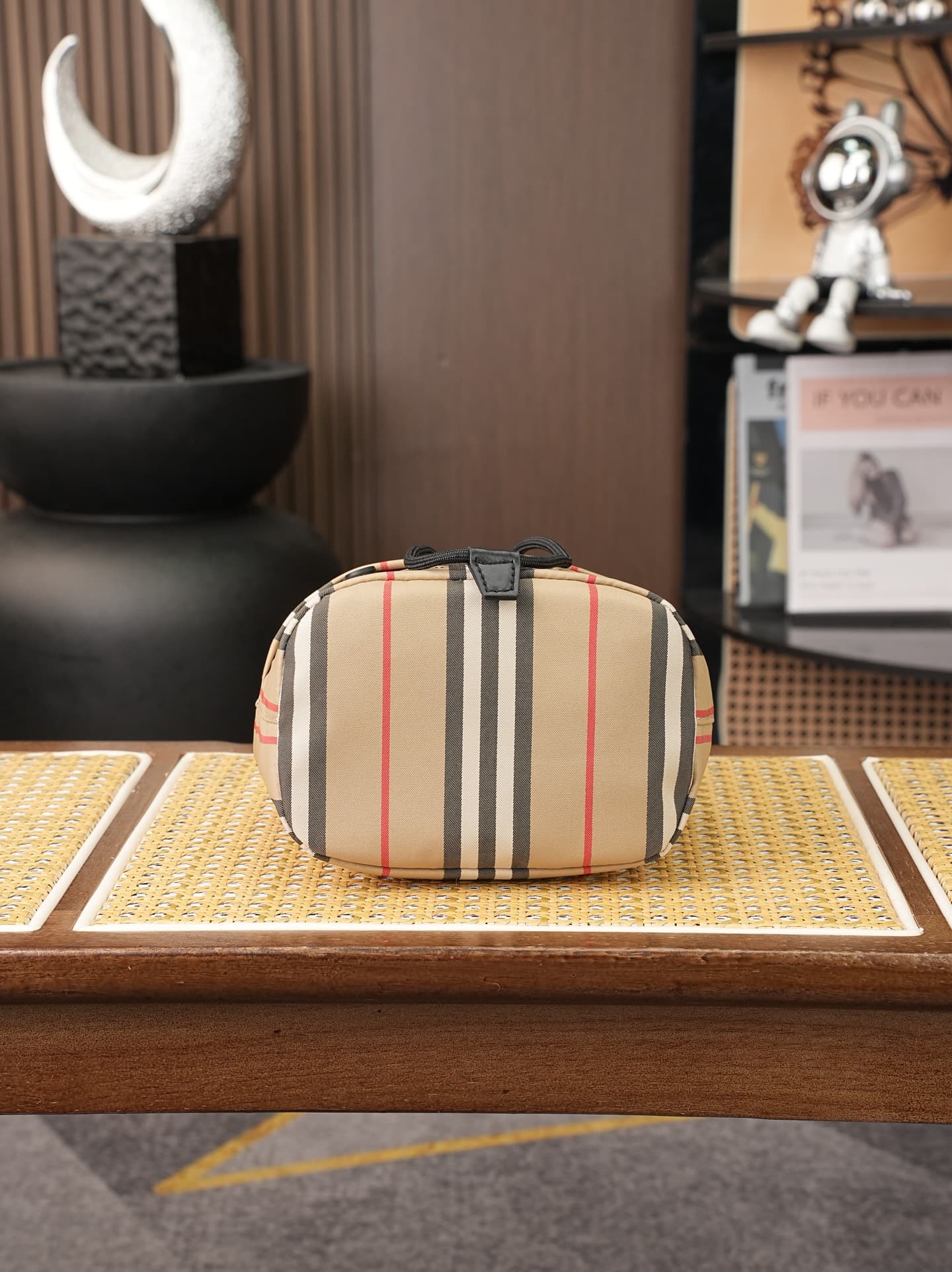 C85 Superior quality 💥 The Bur storage bucket features plaid patterns; it’s very classic and casual. The advantage is that it’s extremely light! It has plenty of space for storage. Dimensions: 18X19.5🌟 Model: 8437. — image 4